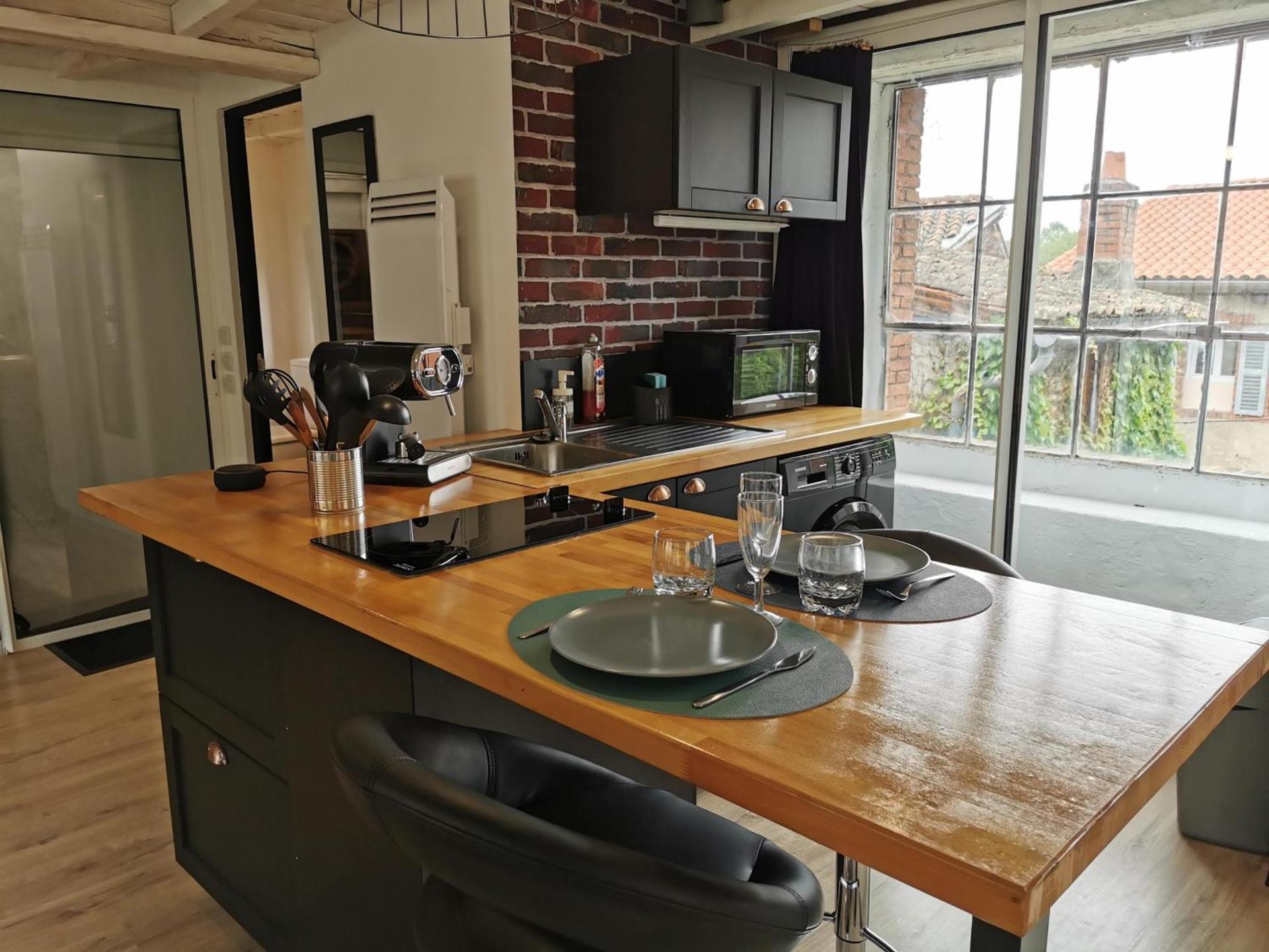 Kitchen or kitchenette