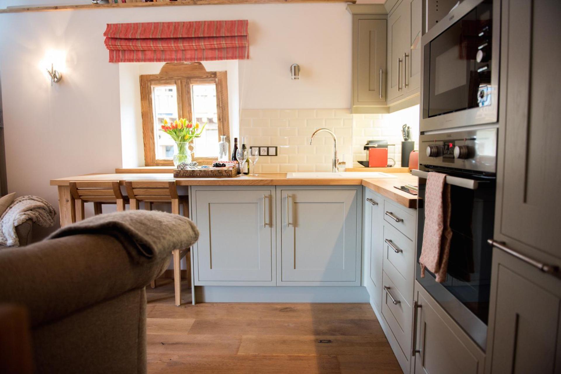 Couples Gem - Sensational views Nr Morzine