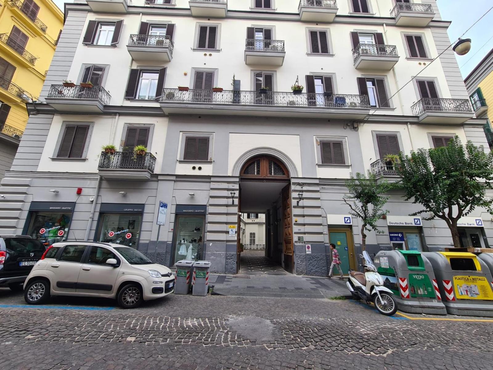 LA GIOIOSA NAPLES INN