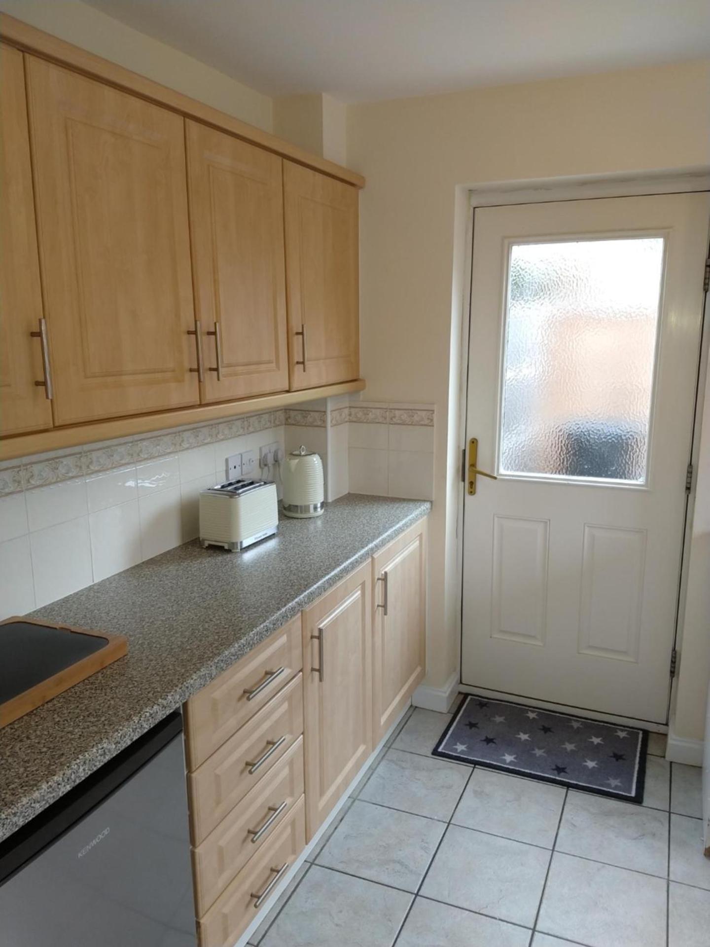 Sunningdale homely detached family,contractor 3 bed house with Parking