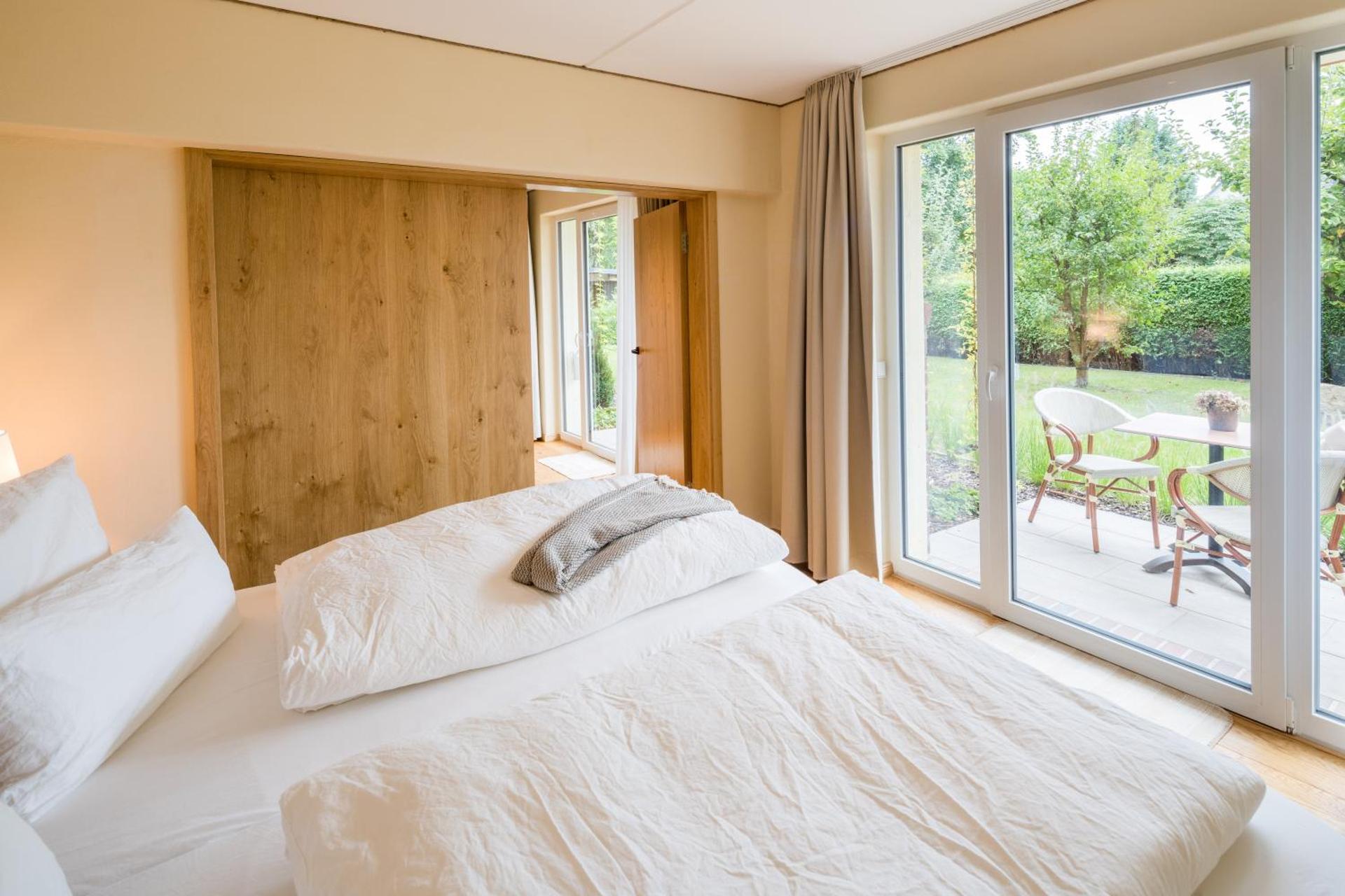 King Room with Roll-In Shower - Disability Access