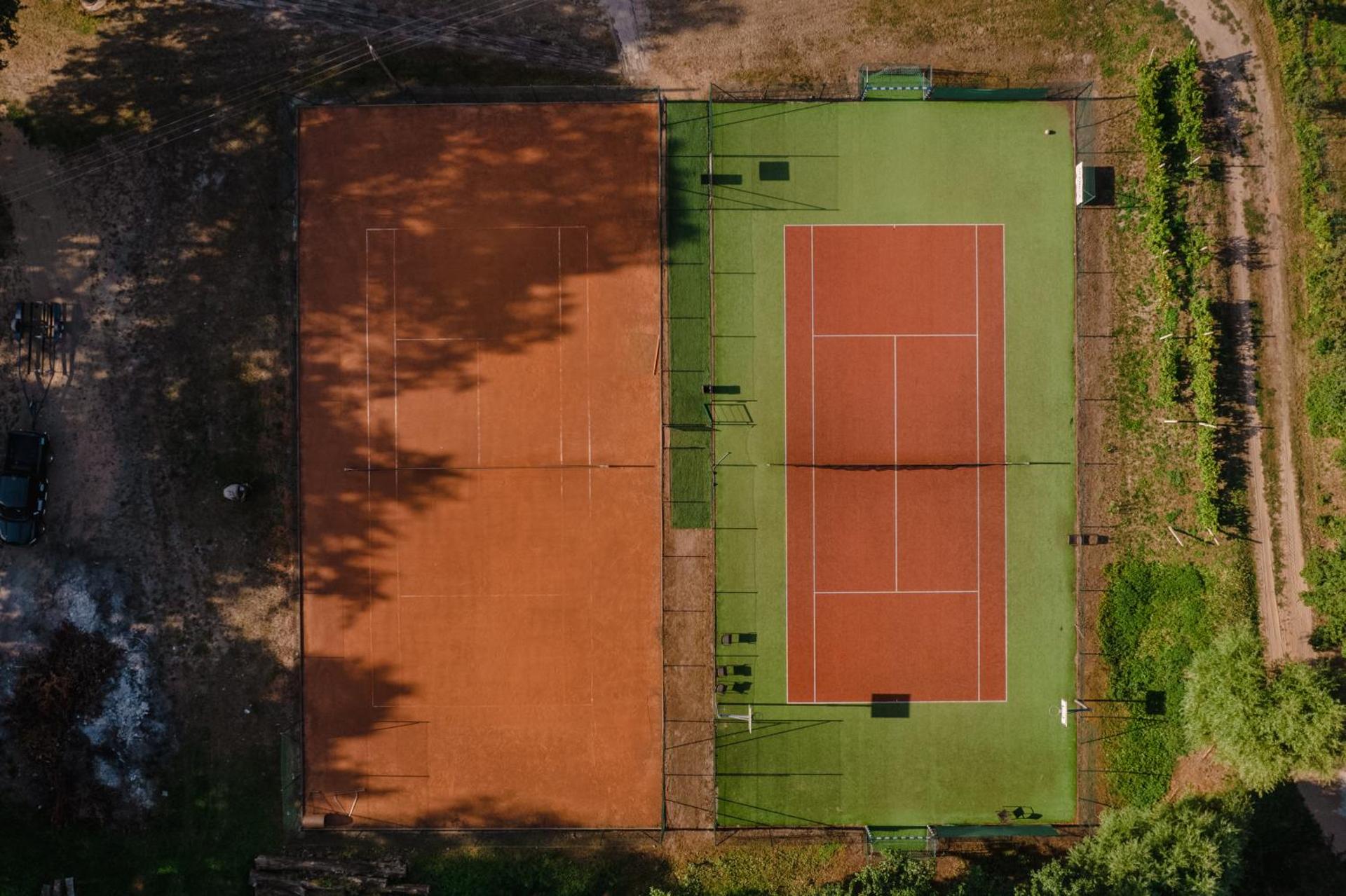 Tennis court