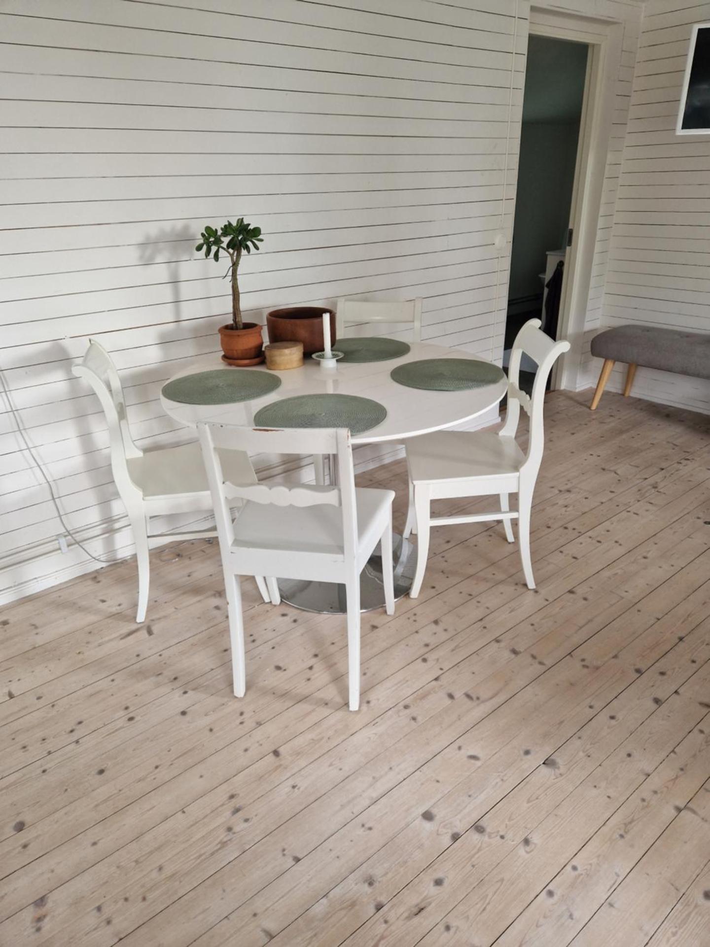 Liten stuga med fantastiskt läge