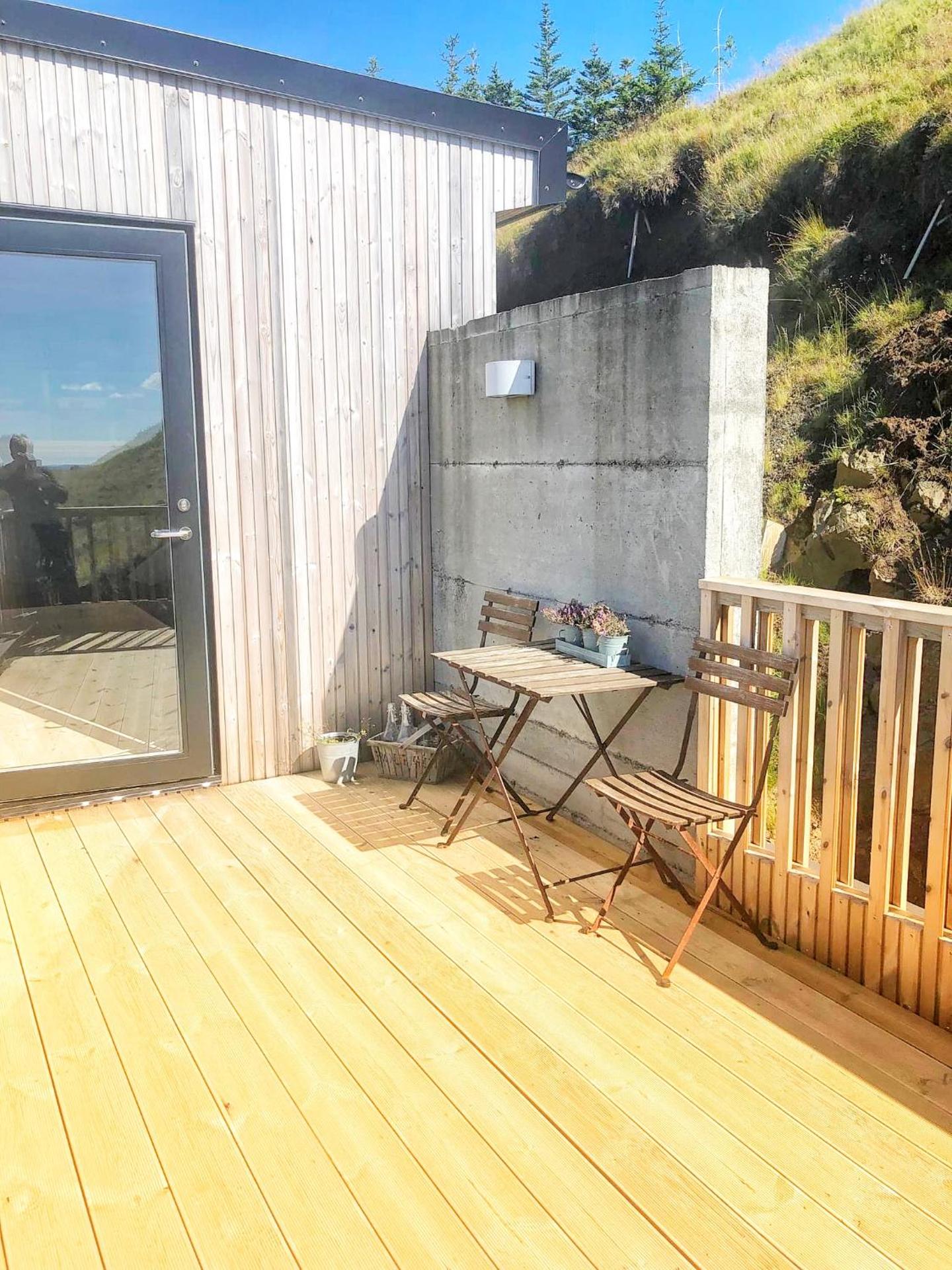 Modern Cottage with Mountain View