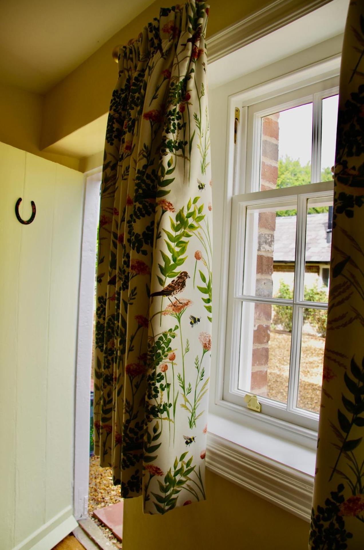 The Georgian Coach House:New Forest with hot tub