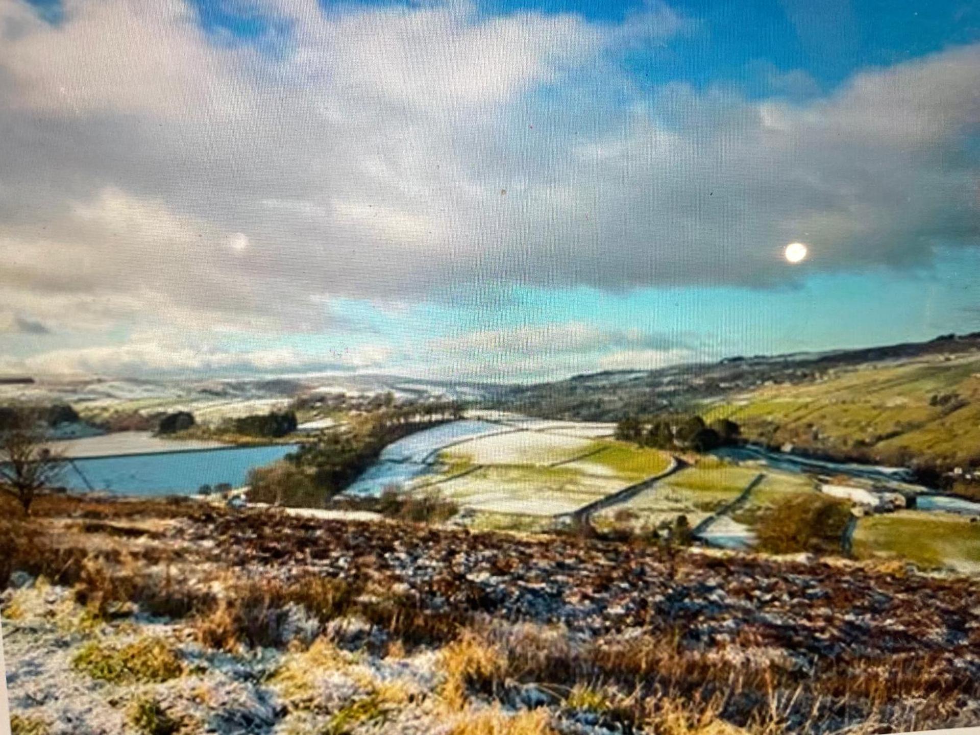 The Little Hideaway - Historic Gem off Haworth Main Street -Log Fire