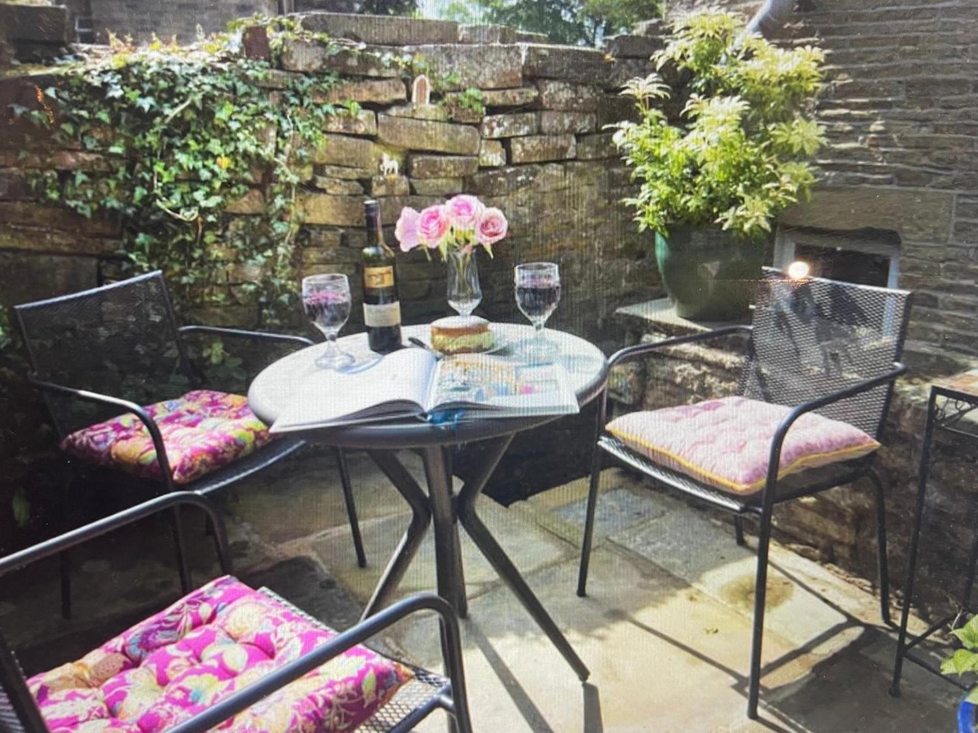 The Little Hideaway - Historic Gem off Haworth Main Street -Log Fire