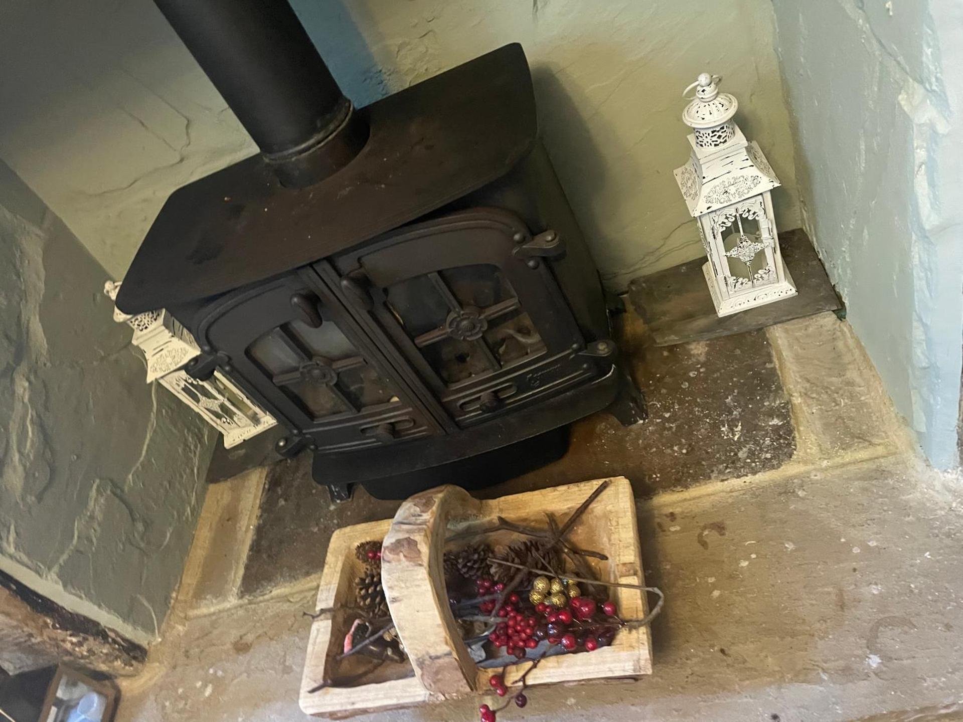 The Little Hideaway - Historic Gem off Haworth Main Street -Log Fire