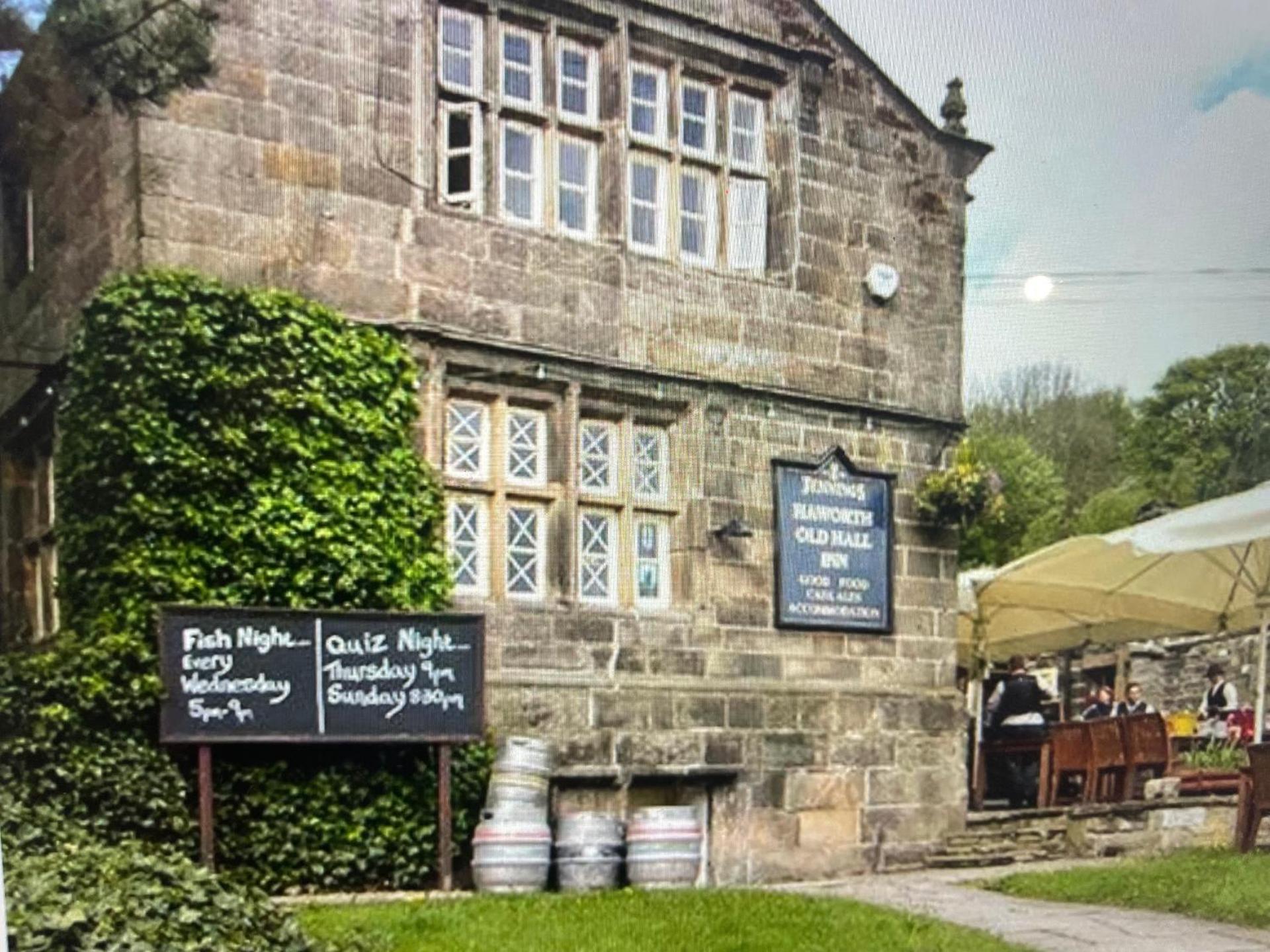 The Little Hideaway - Historic Gem off Haworth Main Street -Log Fire