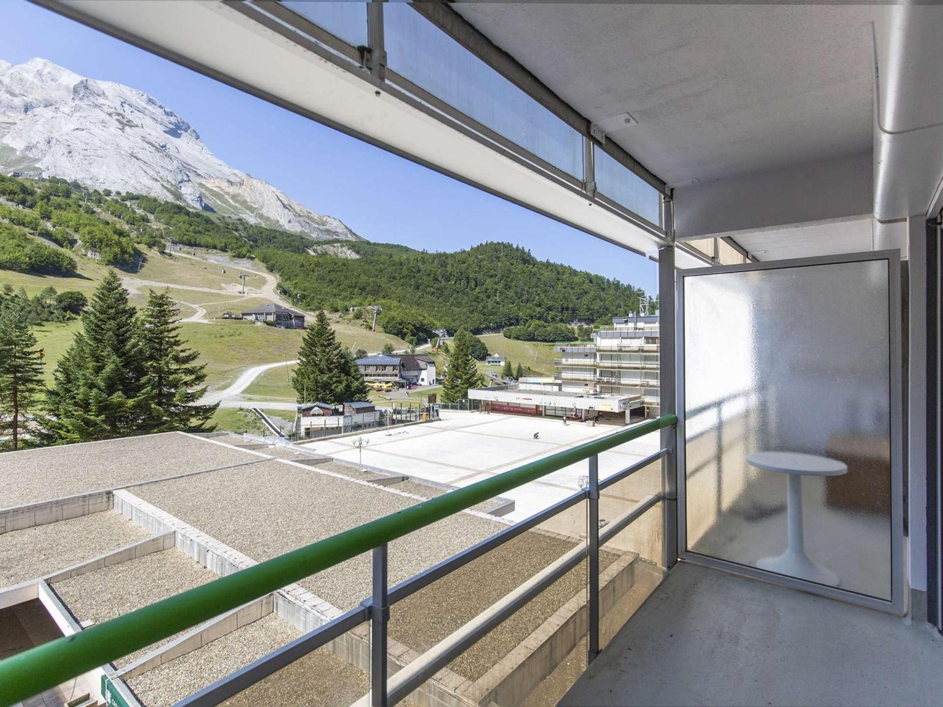 Joli studio 6 personnes au pied des pistes - FR-1-400-54