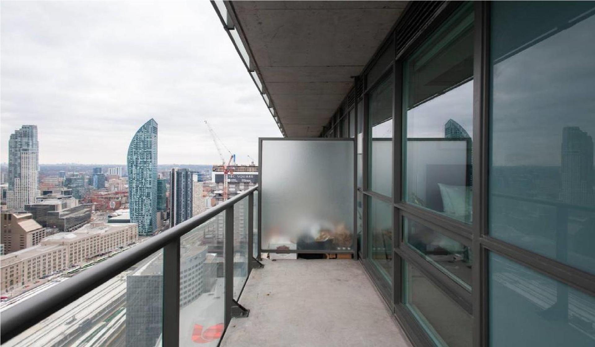Toronto Downtown Core Two Bedroom Condo with CN Tower View, Free Parking