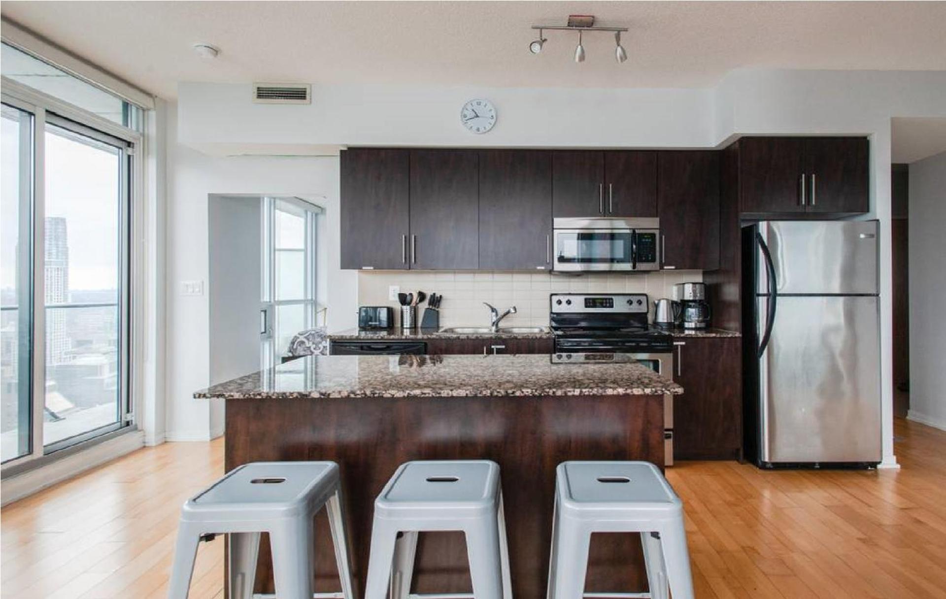 Toronto Downtown Core Two Bedroom Condo with CN Tower View, Free Parking