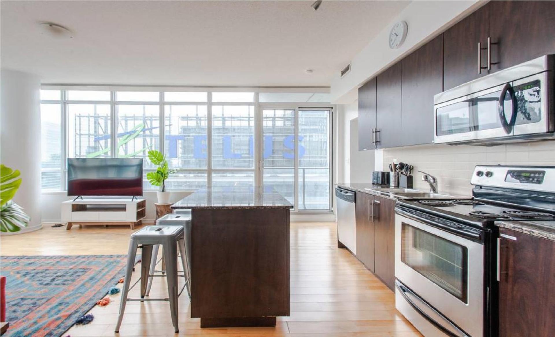 Toronto Downtown Core Two Bedroom Condo with CN Tower View, Free Parking