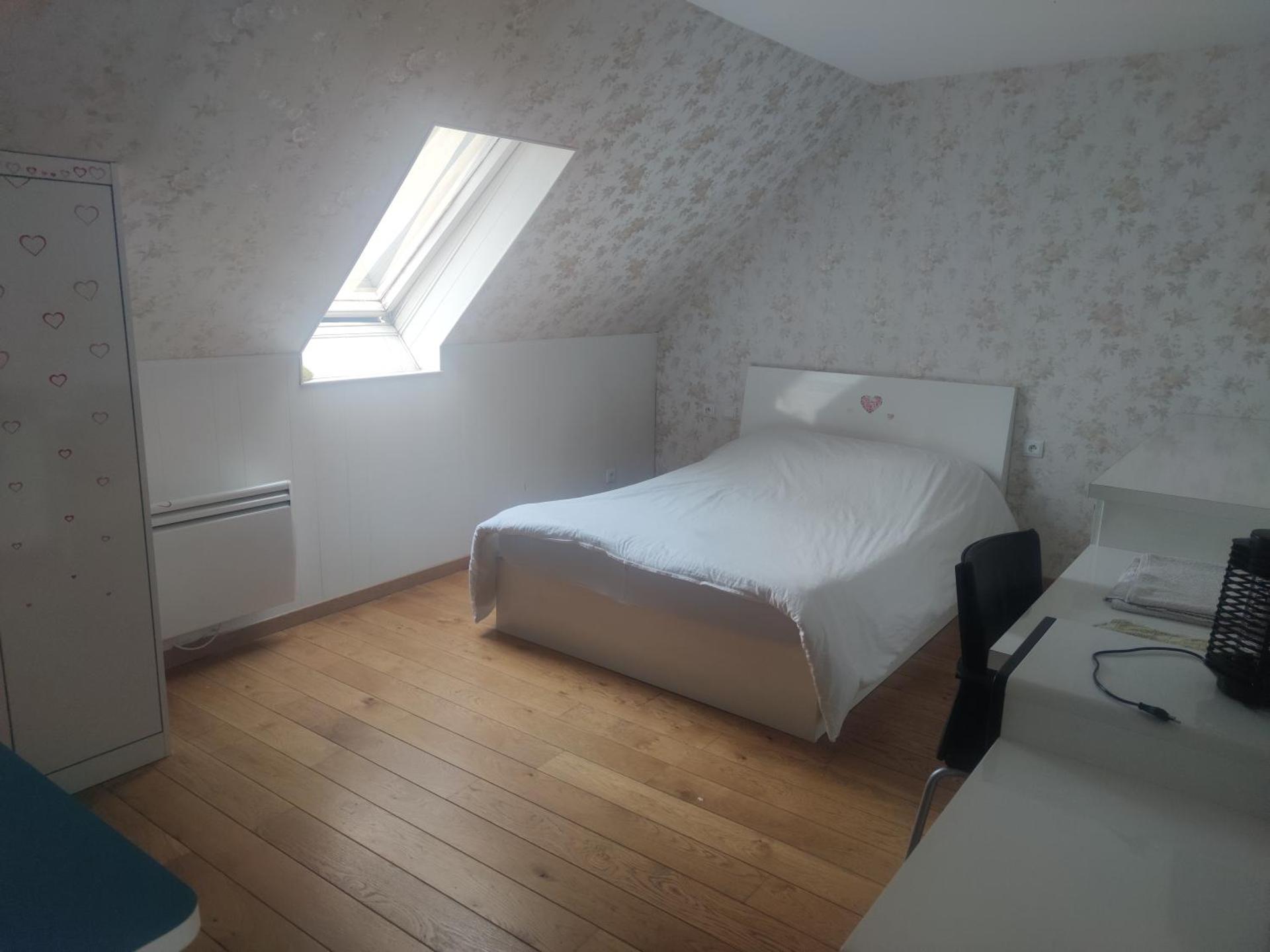 Chambre privée à Bobigny -Salle de bain et toilettes communes, pas de cuisine, check-in après 19h