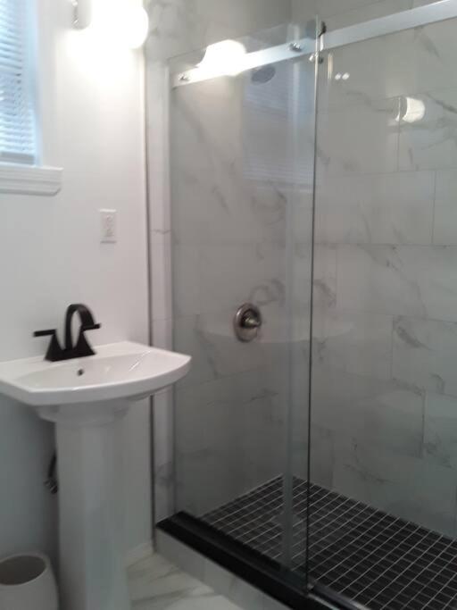 Warm 3 BR for U Near Manhattan View, 15 Min to NYC