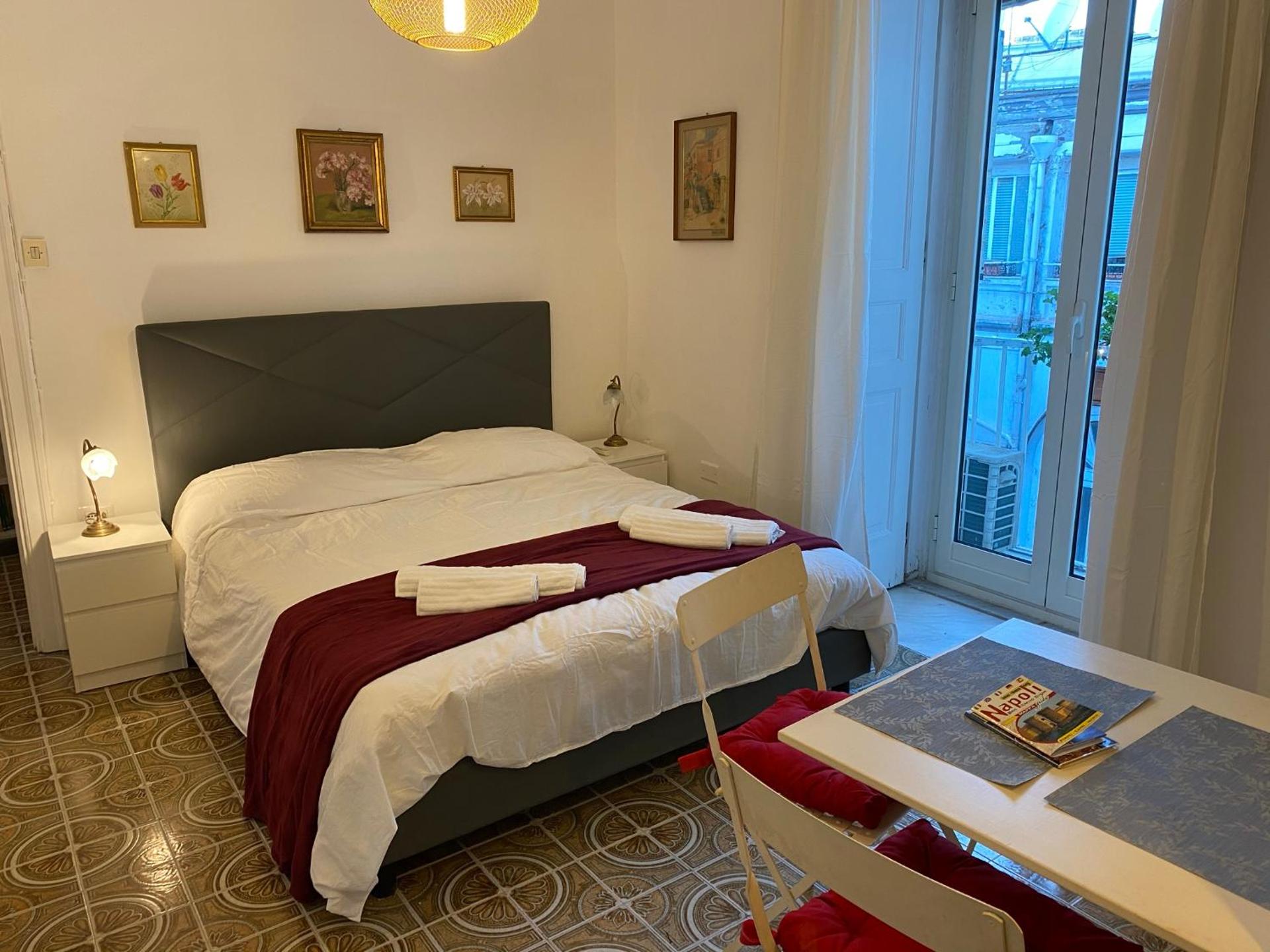 Rooms in San Domenico Maggiore 3