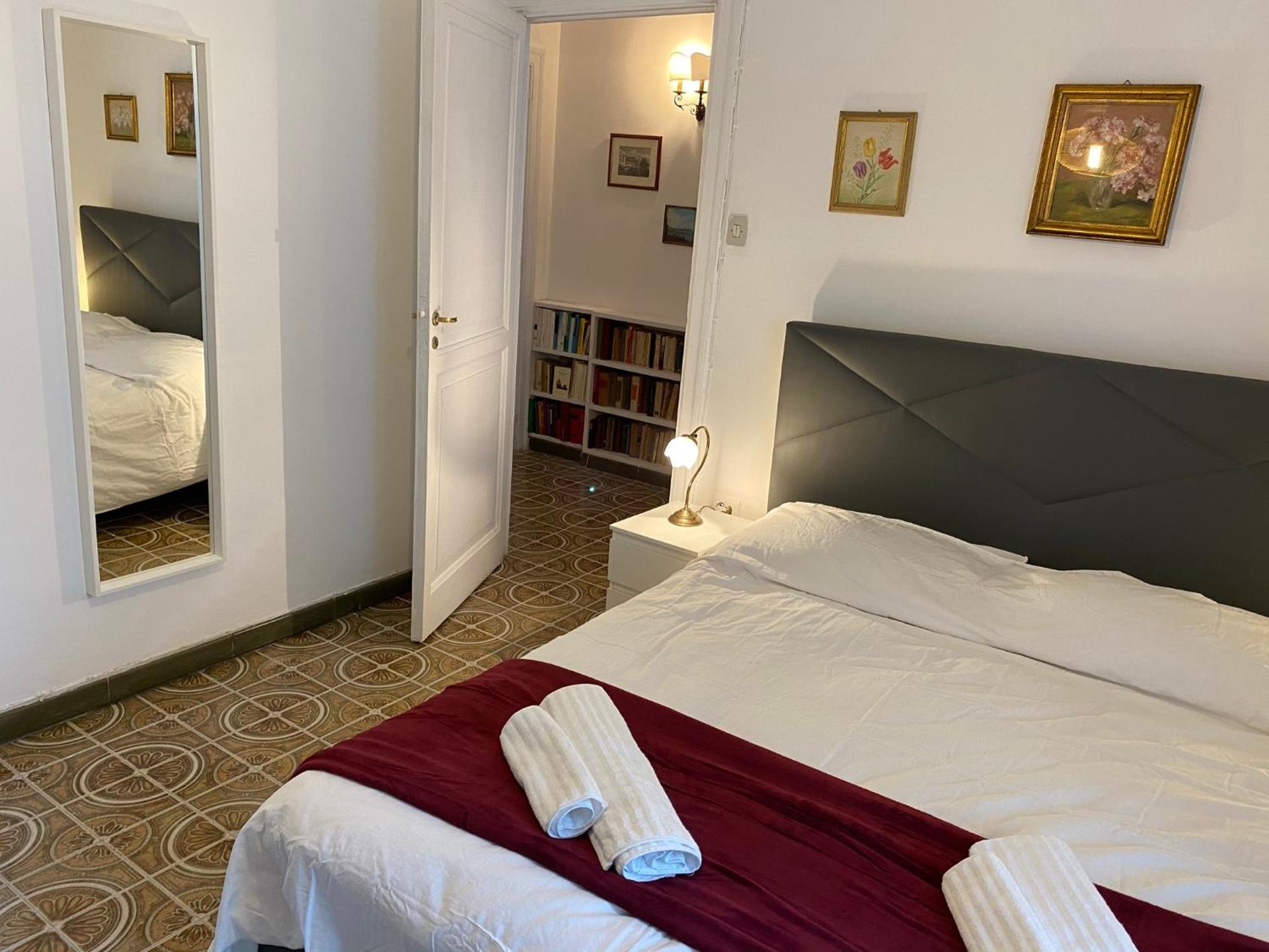 Rooms in San Domenico Maggiore 3