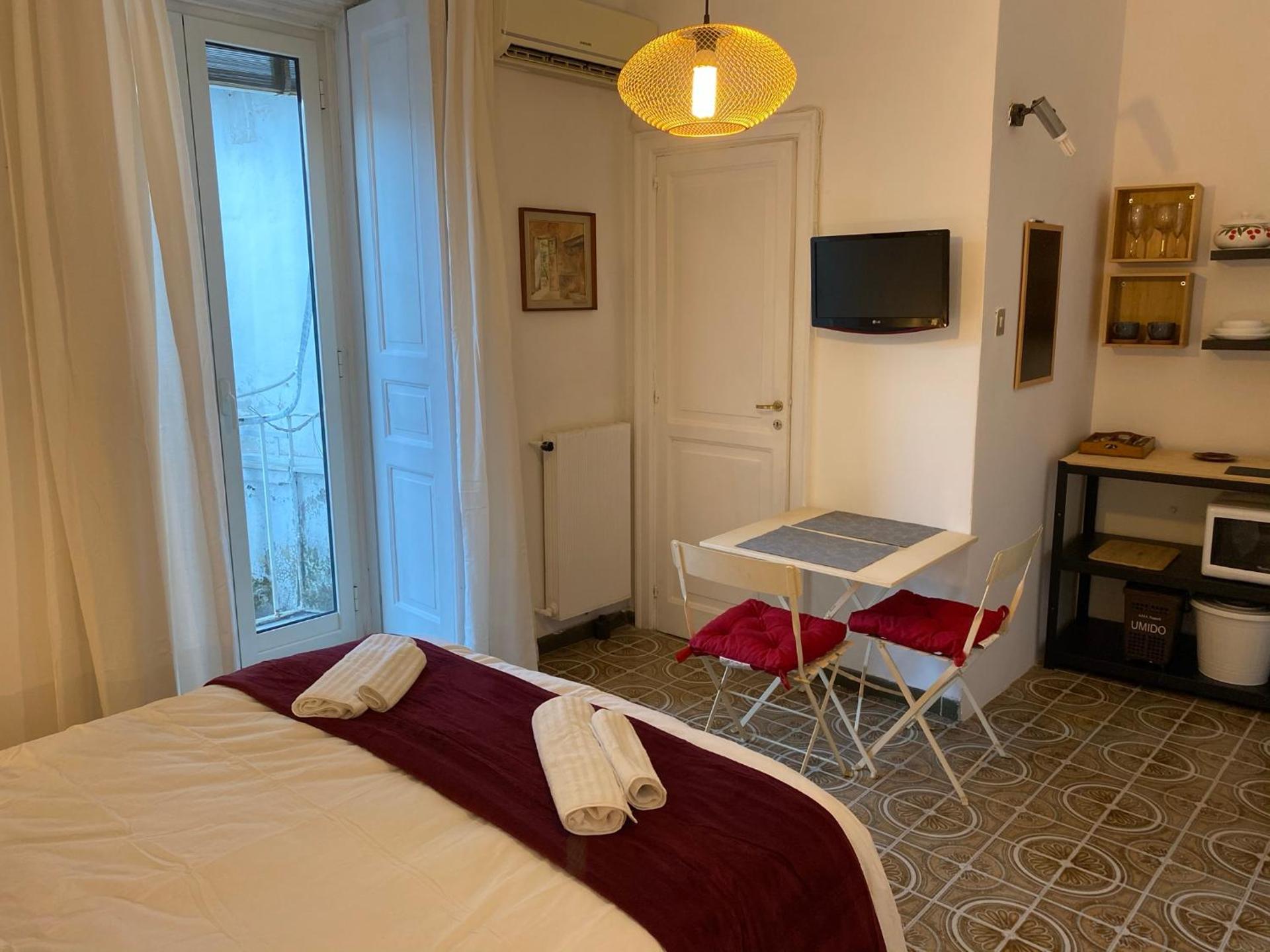 Rooms in San Domenico Maggiore 3