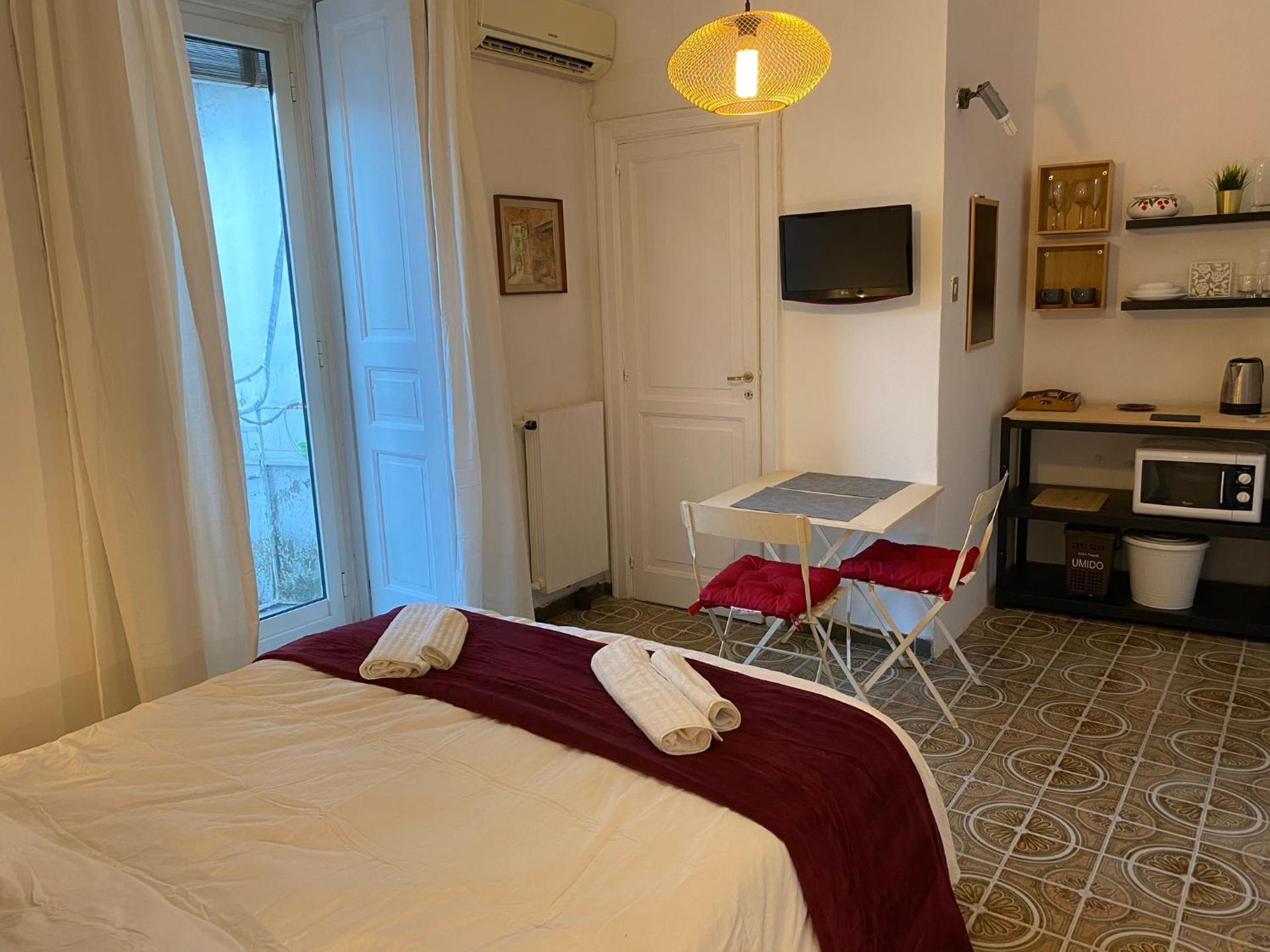 Rooms in San Domenico Maggiore 3