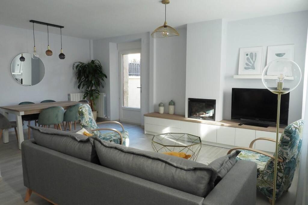 Communal lounge/ TV room