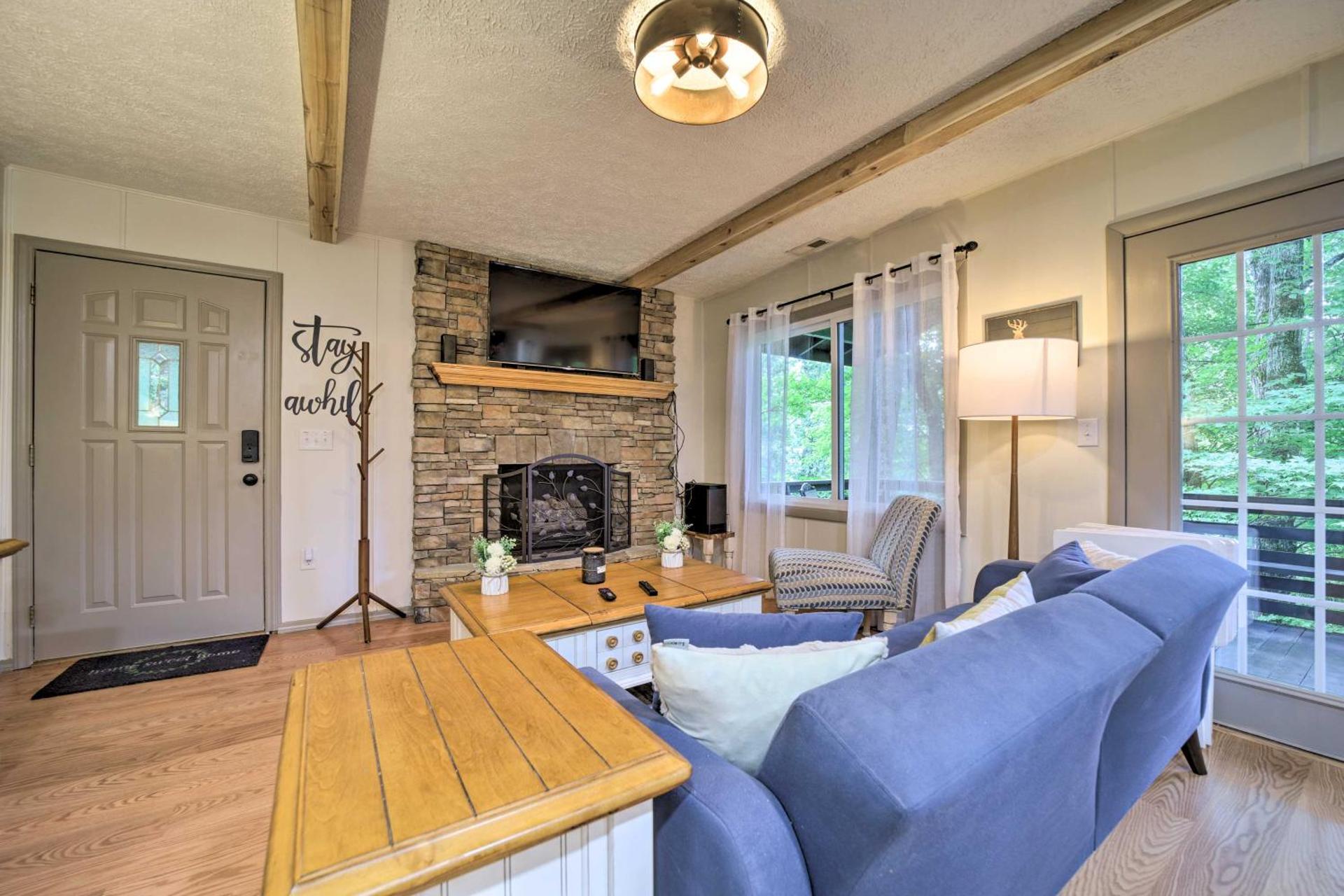 Charming Maggie Valley Getaway with Fire Pit!