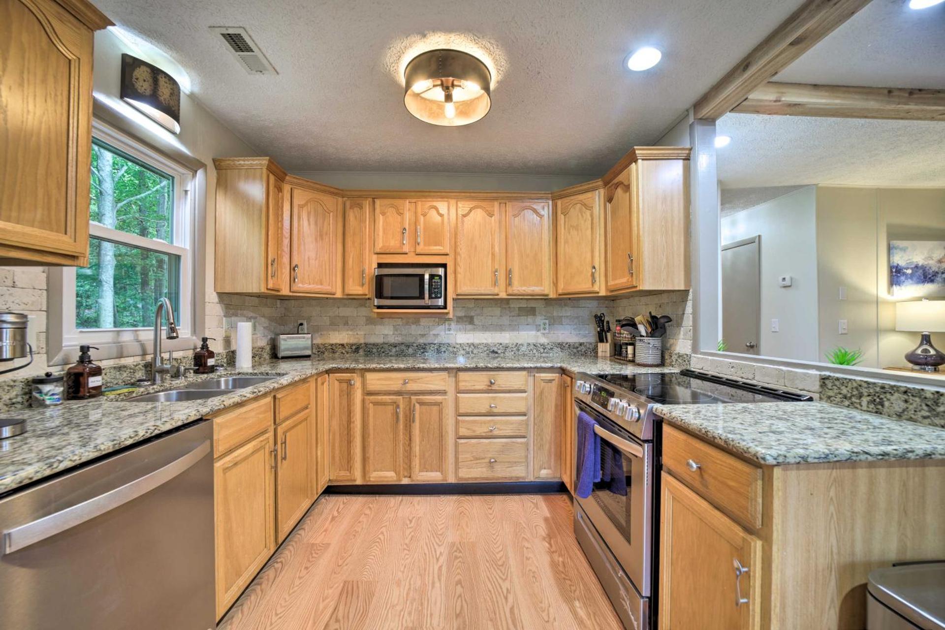 Charming Maggie Valley Getaway with Fire Pit!