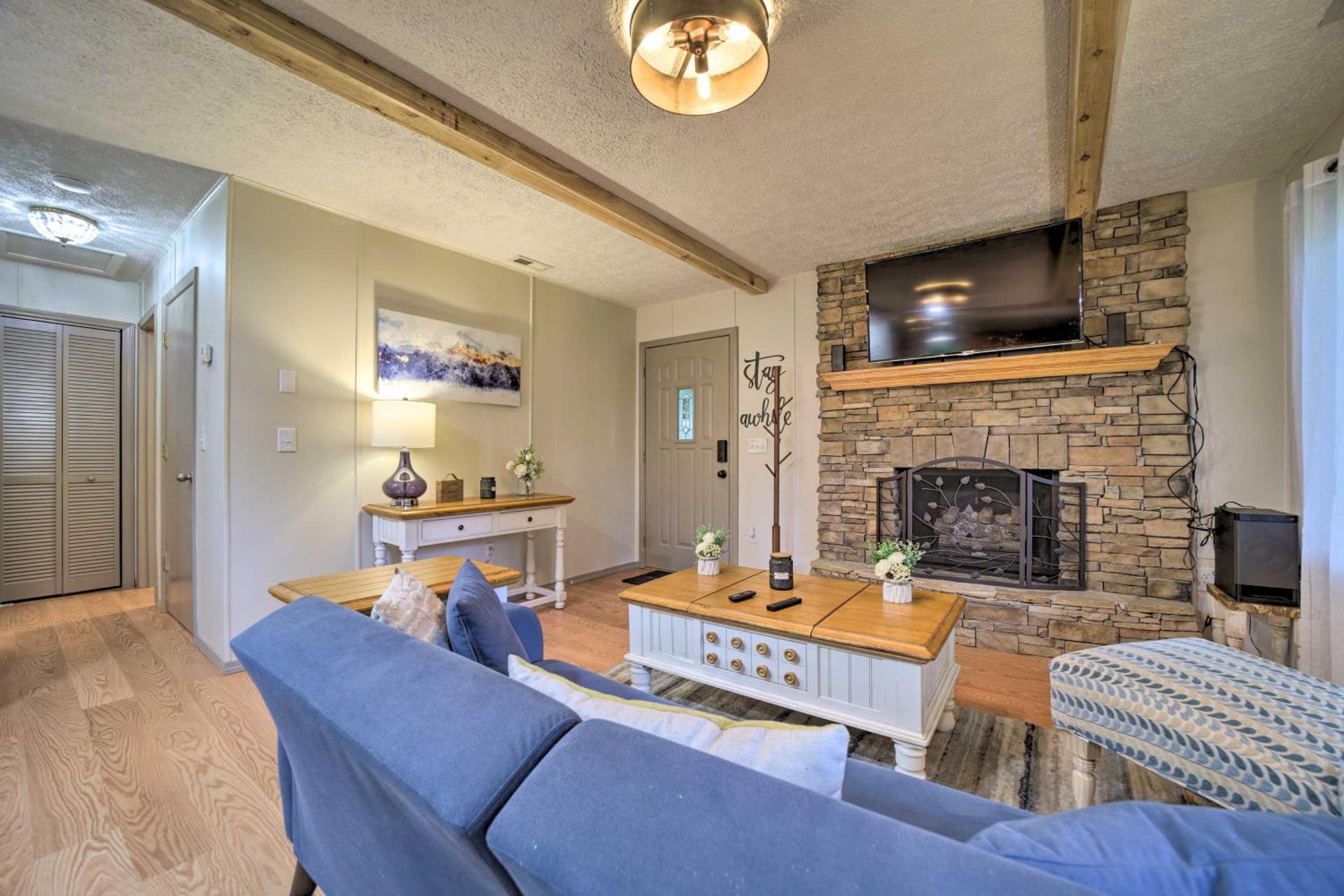 Charming Maggie Valley Getaway with Fire Pit!