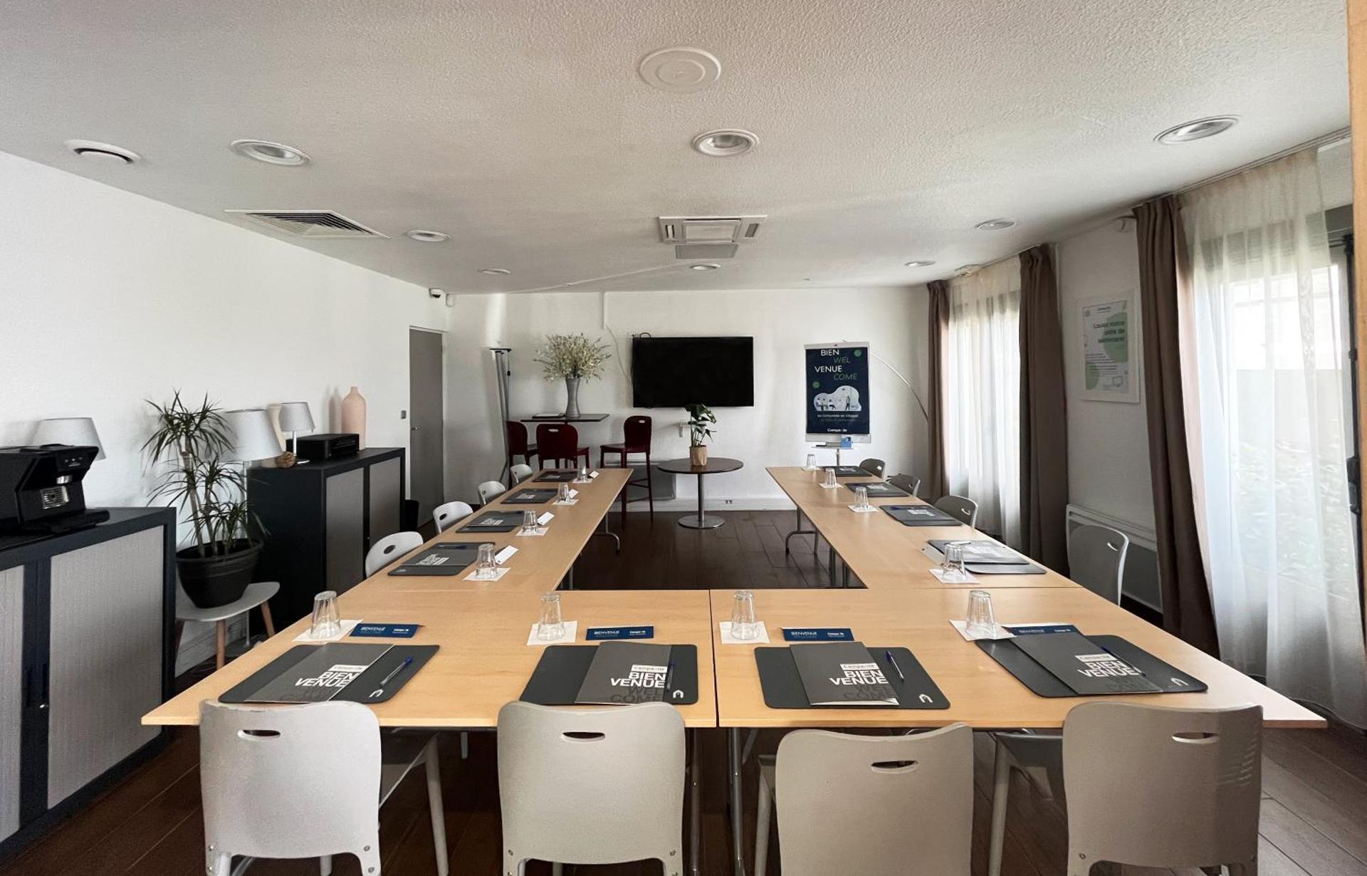 Communal lounge/ TV room