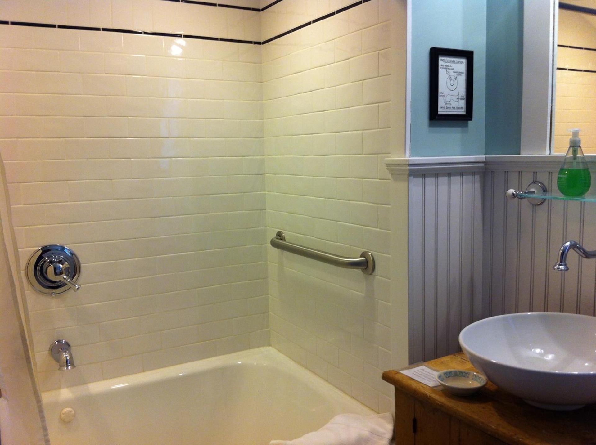 Queen Room with Spa Bath