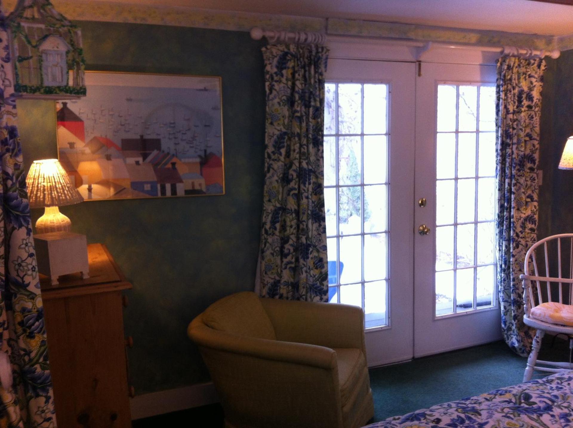 Queen Room with Garden View