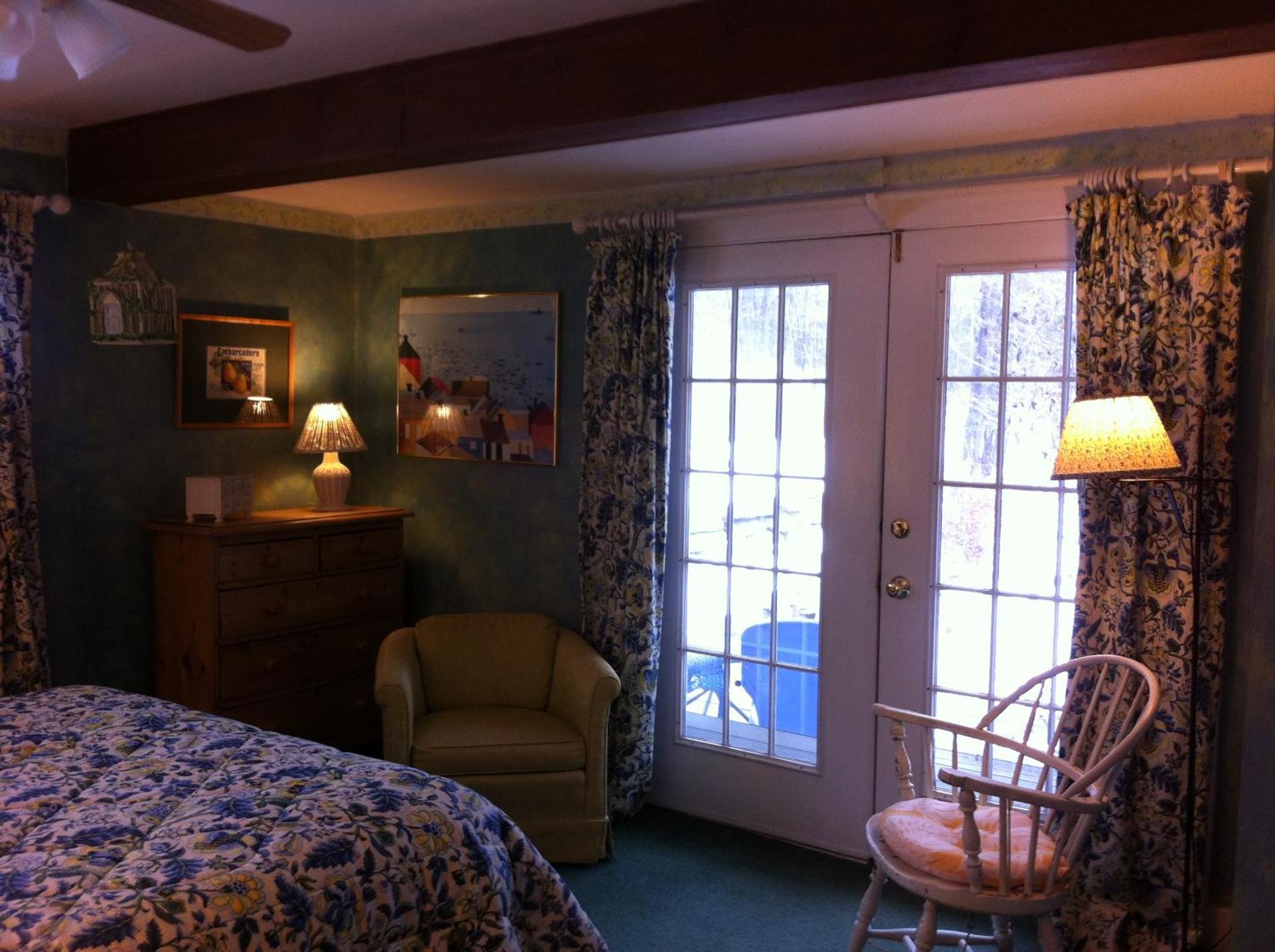 Queen Room with Garden View