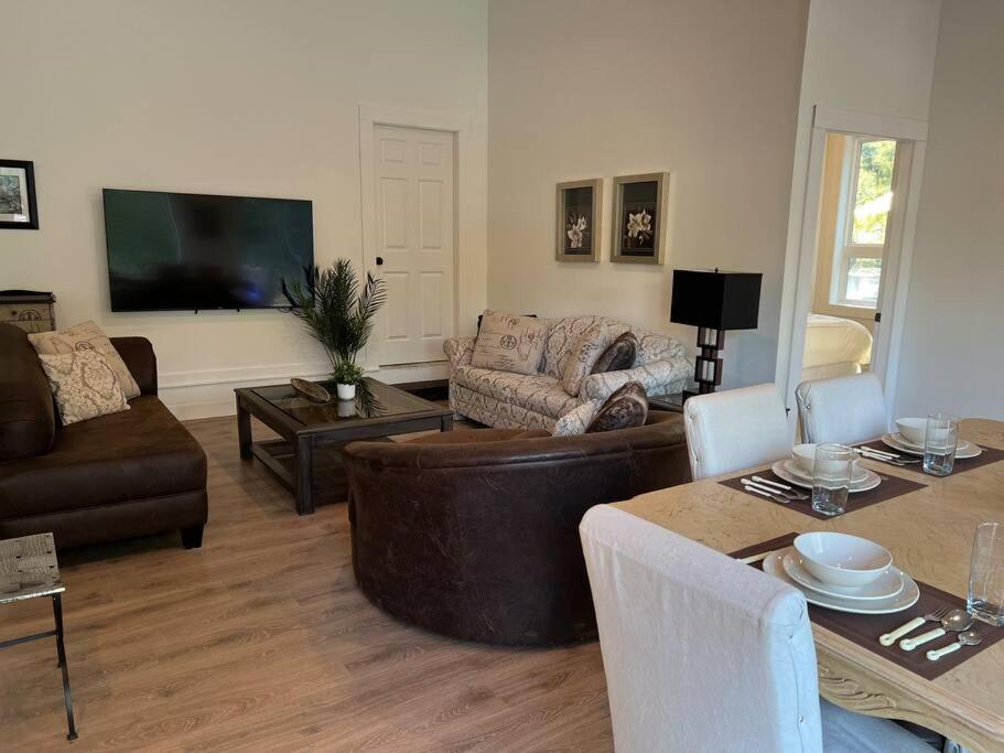 Country home, Sleeps 6 pets friendly