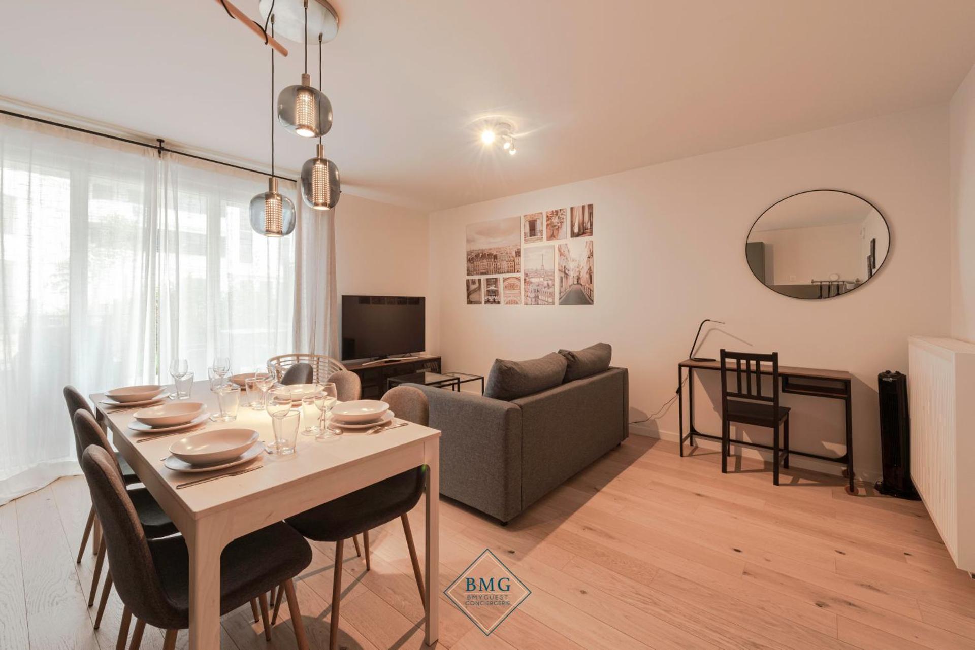 Ariane place Disneyland BMYGUEST