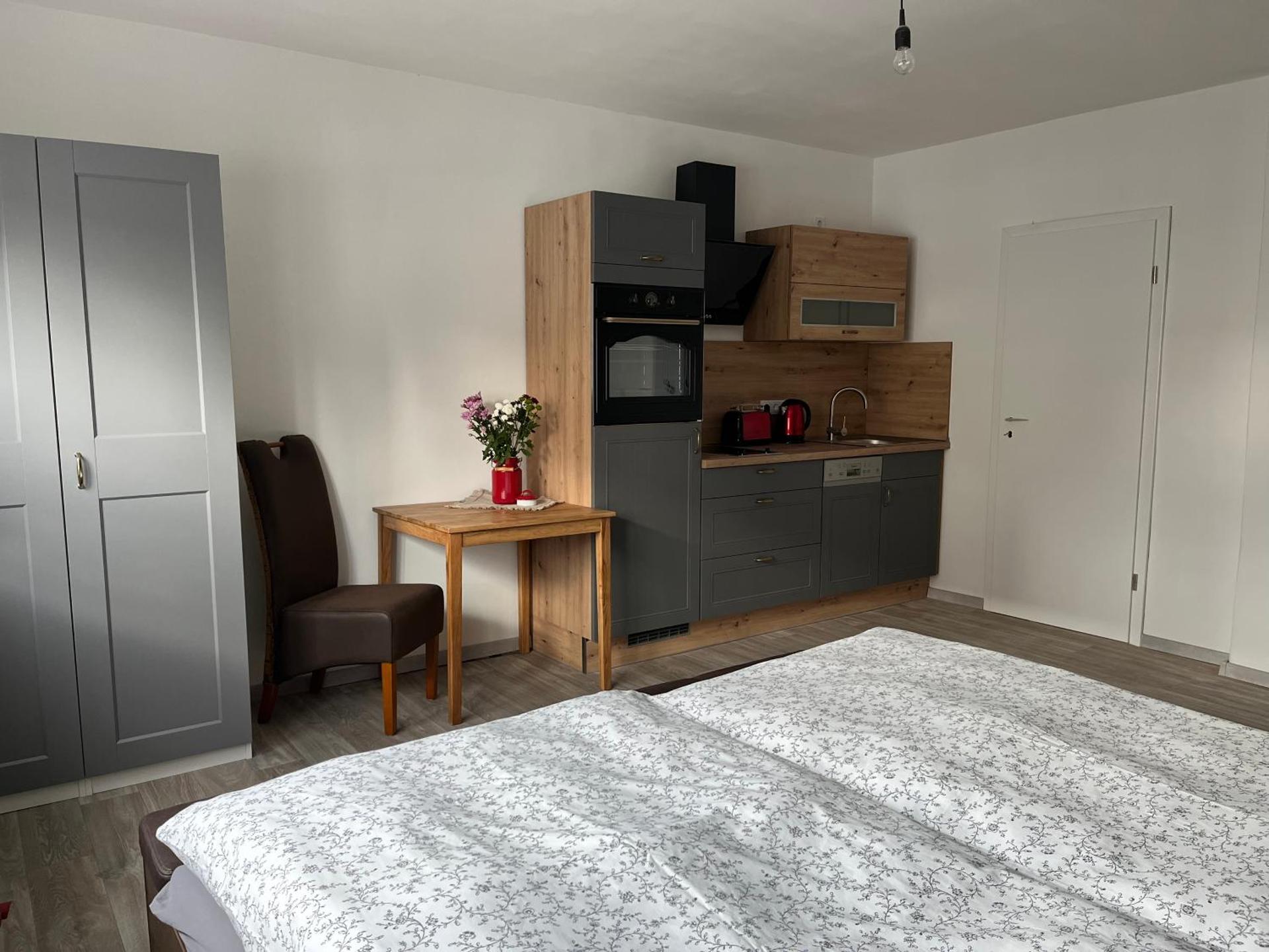 Bei der Kahnfährfrau Mit NEUEM Innenhof Garten