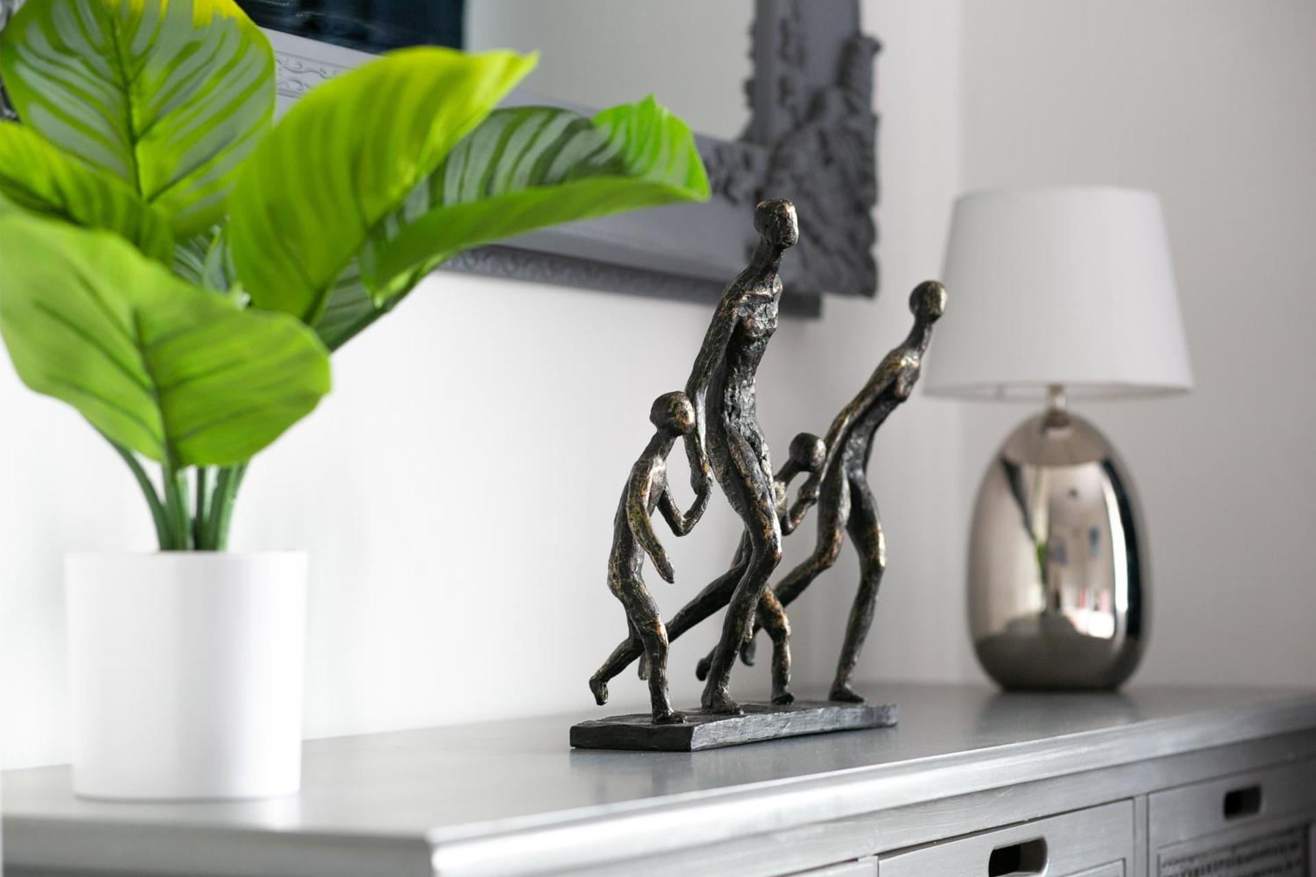 Ludlow Drive a 3 bed Contractor family Town house in melton Mowbray with Parking