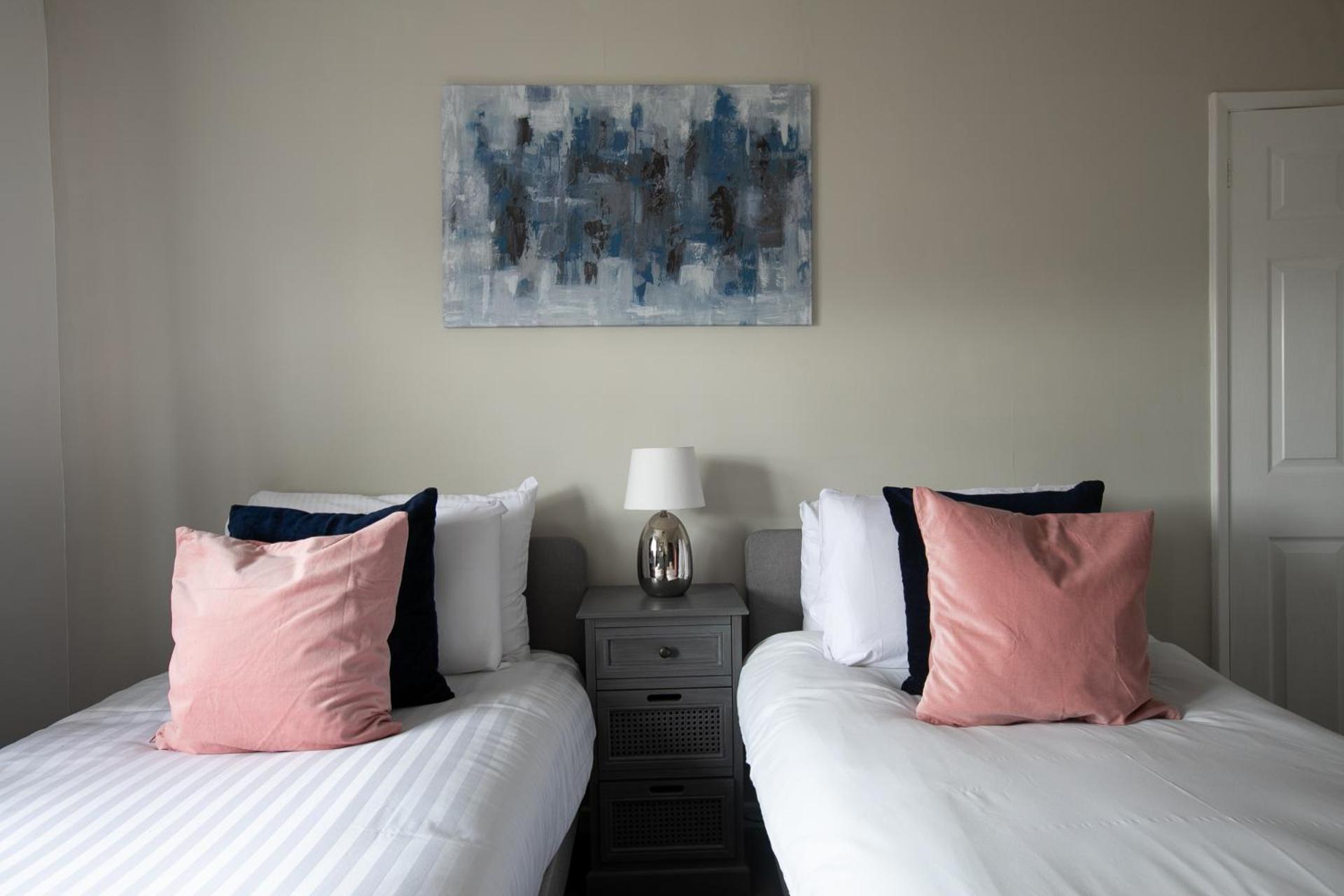 Ludlow Drive a 3 bed Contractor family Town house in melton Mowbray with Parking