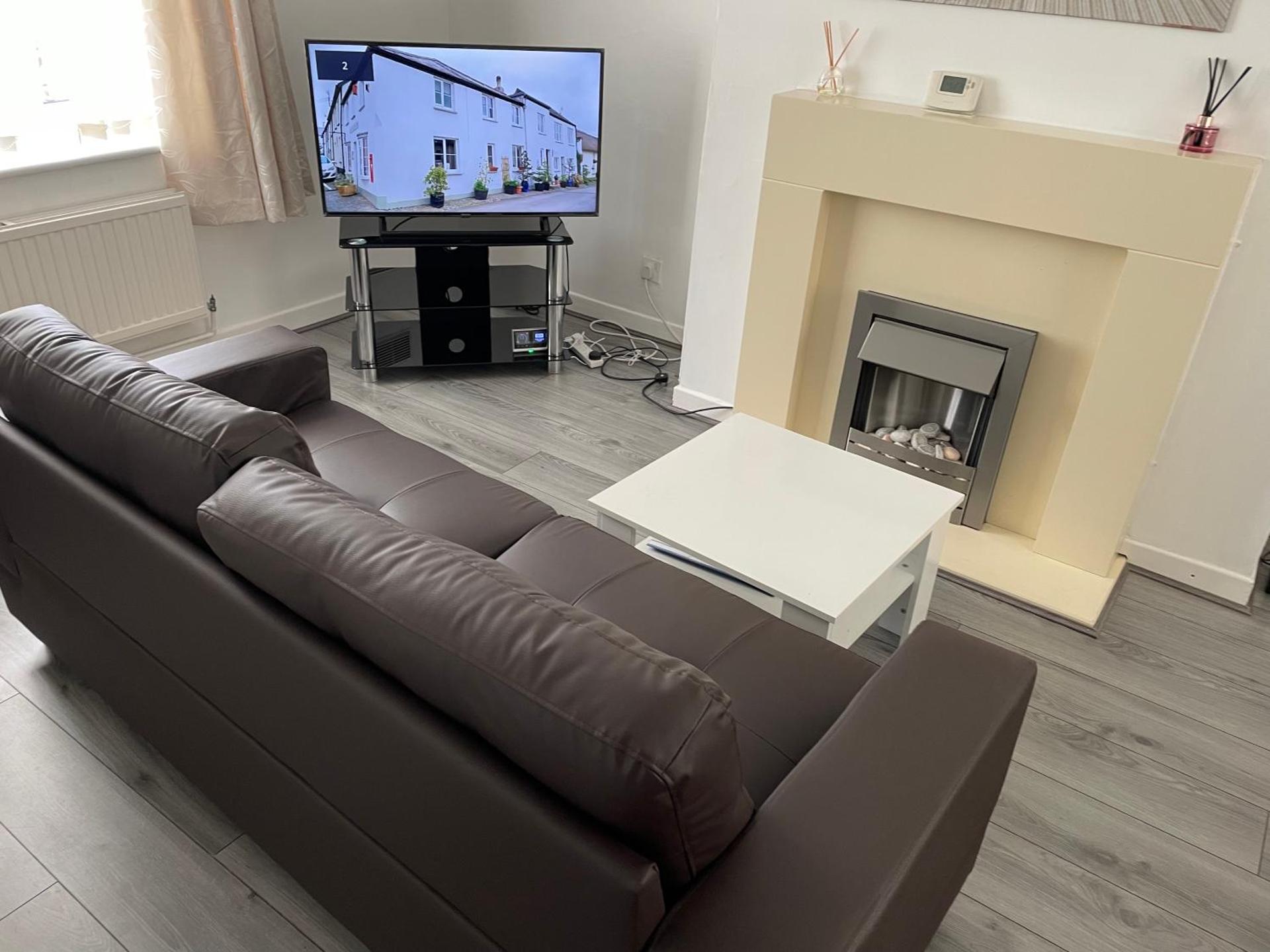 Communal lounge/ TV room