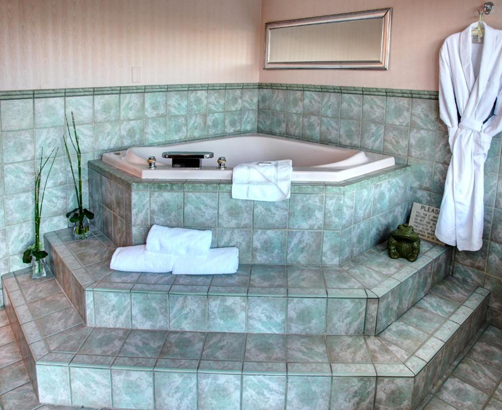 Queen Room with Spa Bath with Sea View