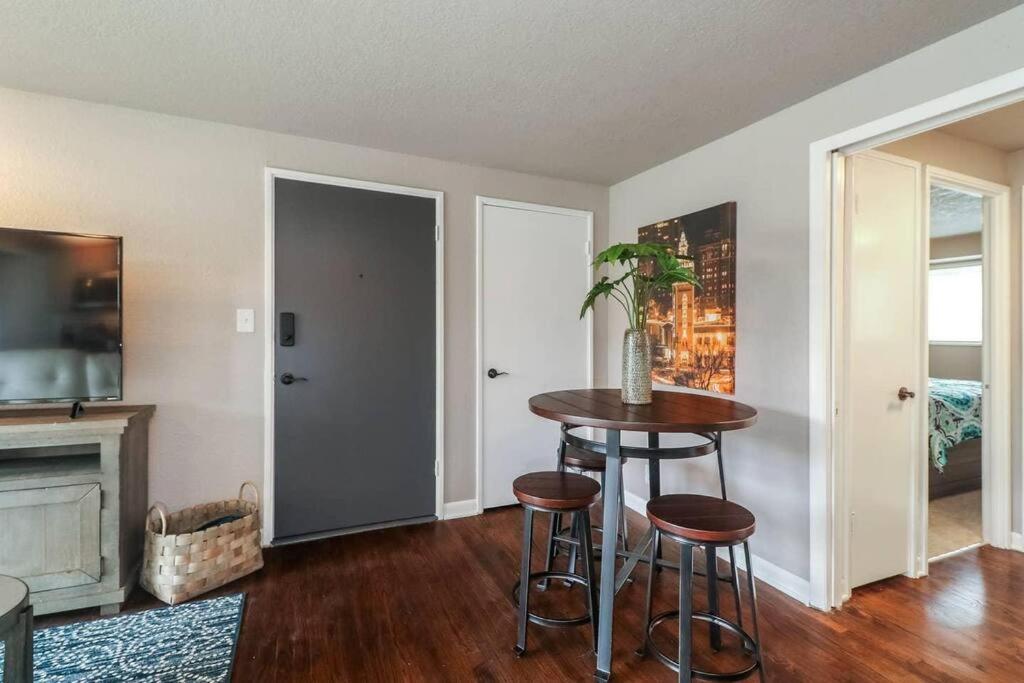 HOLLY FIRST FLOOR 2 King Beds