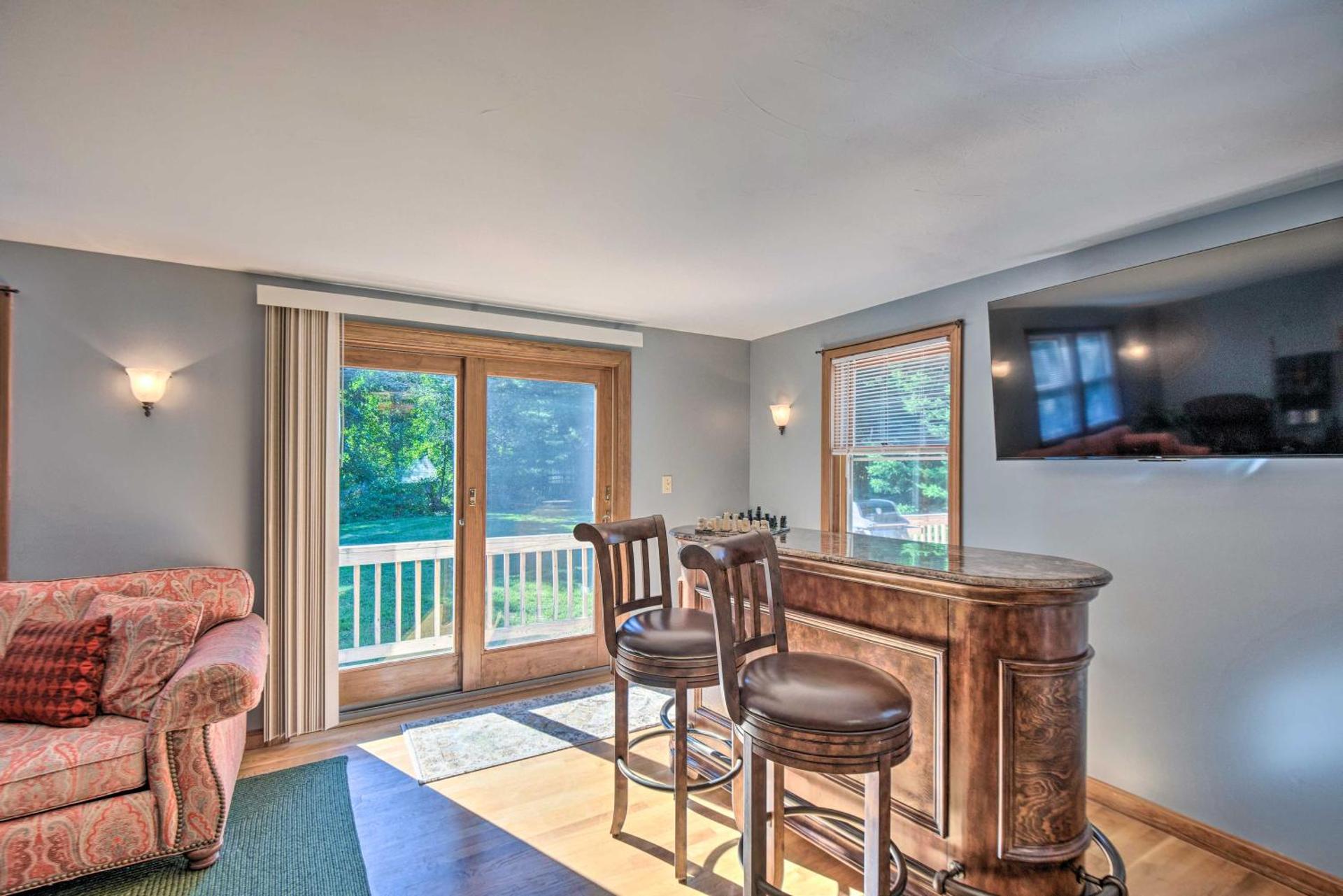 Charming Saco Home with Deck, 5 Mi to Beach!