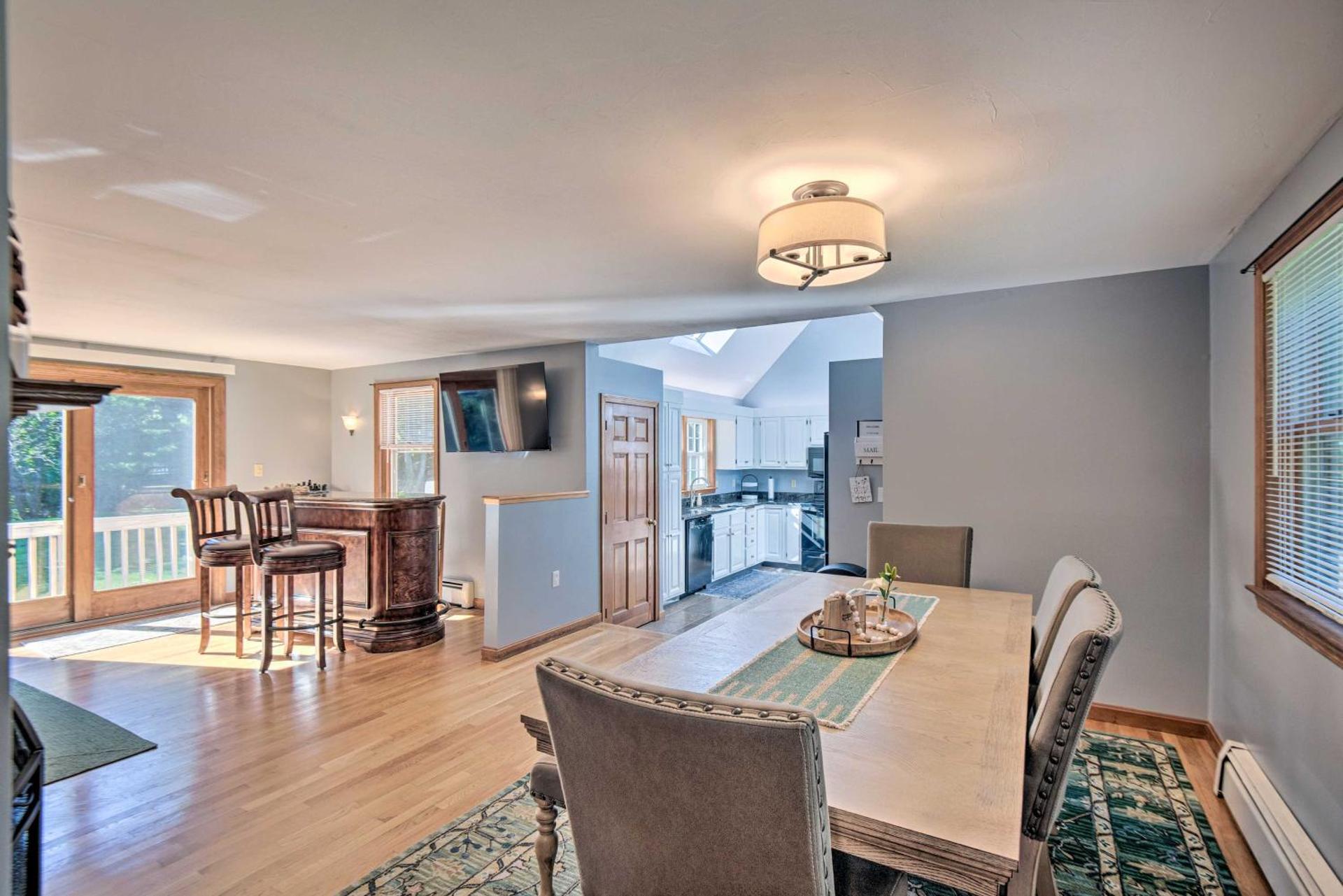 Charming Saco Home with Deck, 5 Mi to Beach!