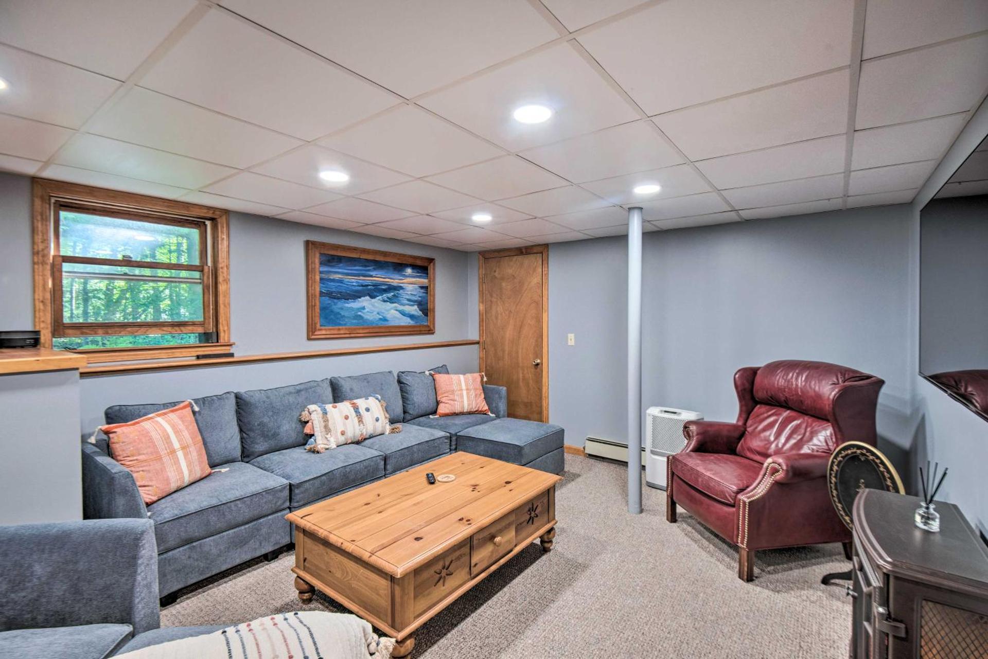 Charming Saco Home with Deck, 5 Mi to Beach!