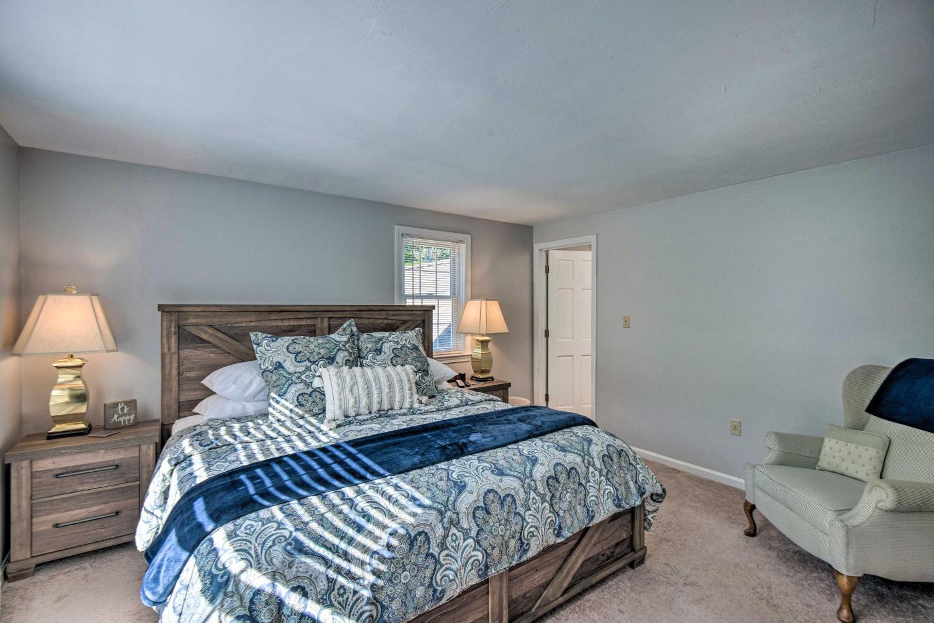 Charming Saco Home with Deck, 5 Mi to Beach!