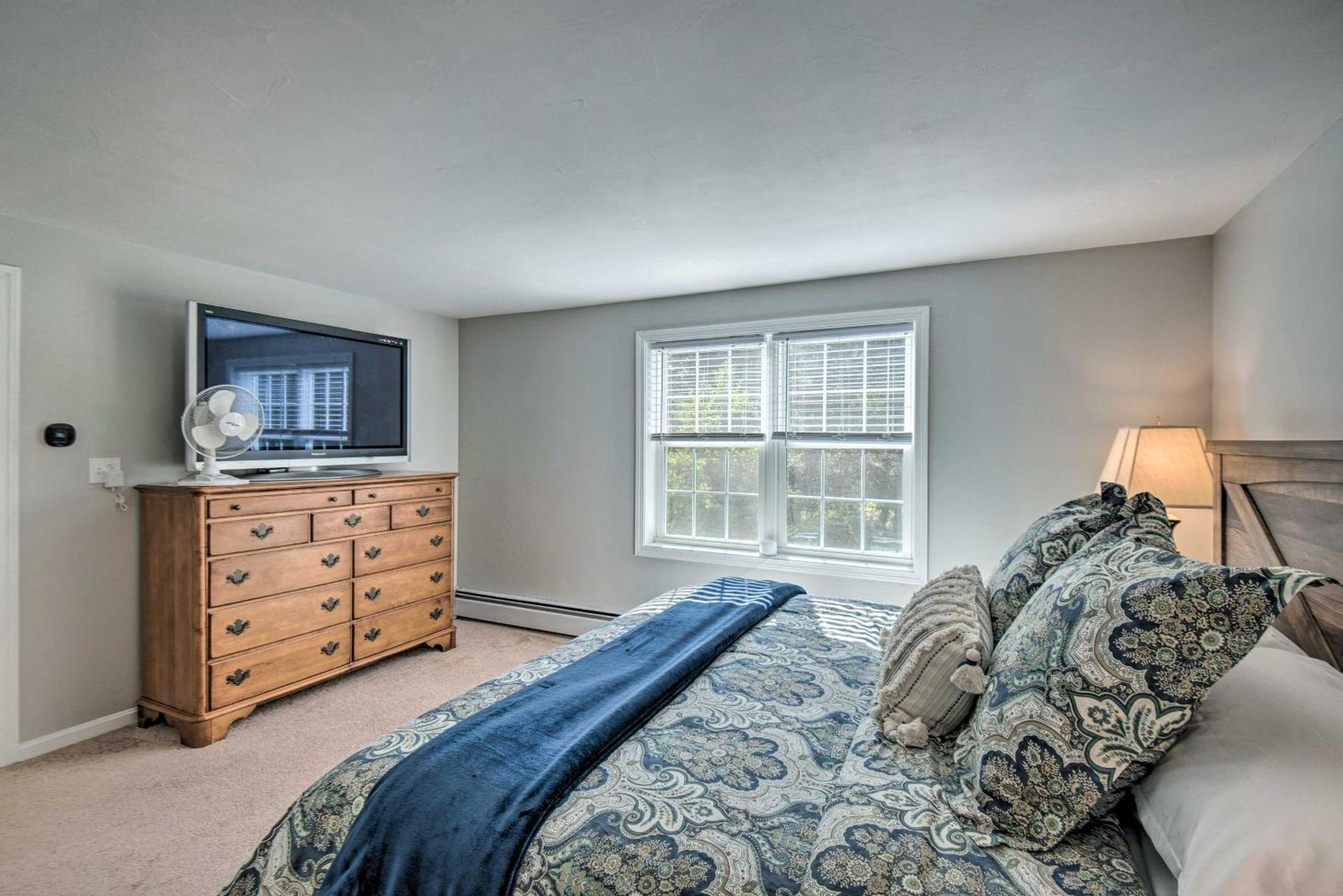 Charming Saco Home with Deck, 5 Mi to Beach!