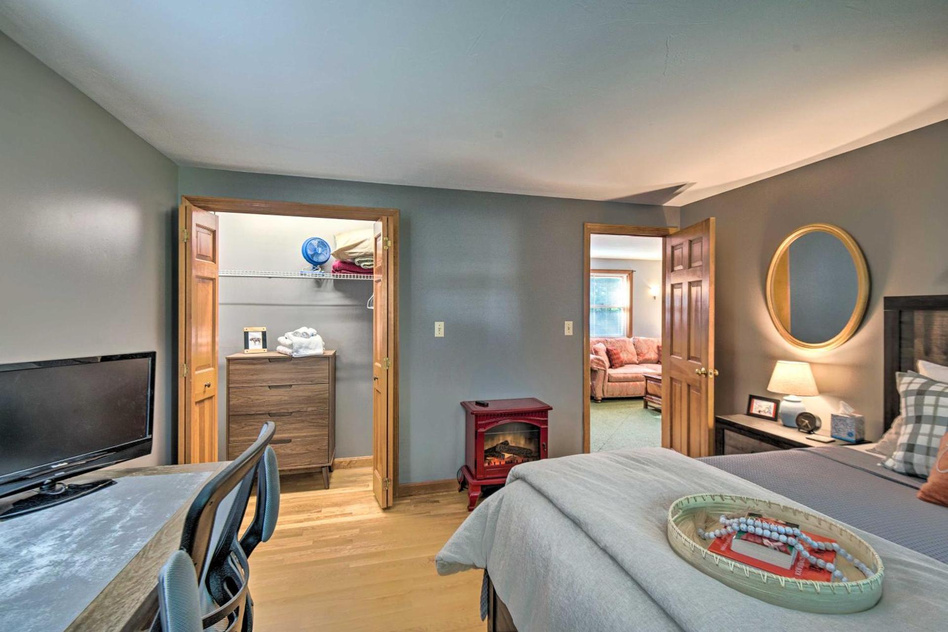 Charming Saco Home with Deck, 5 Mi to Beach!