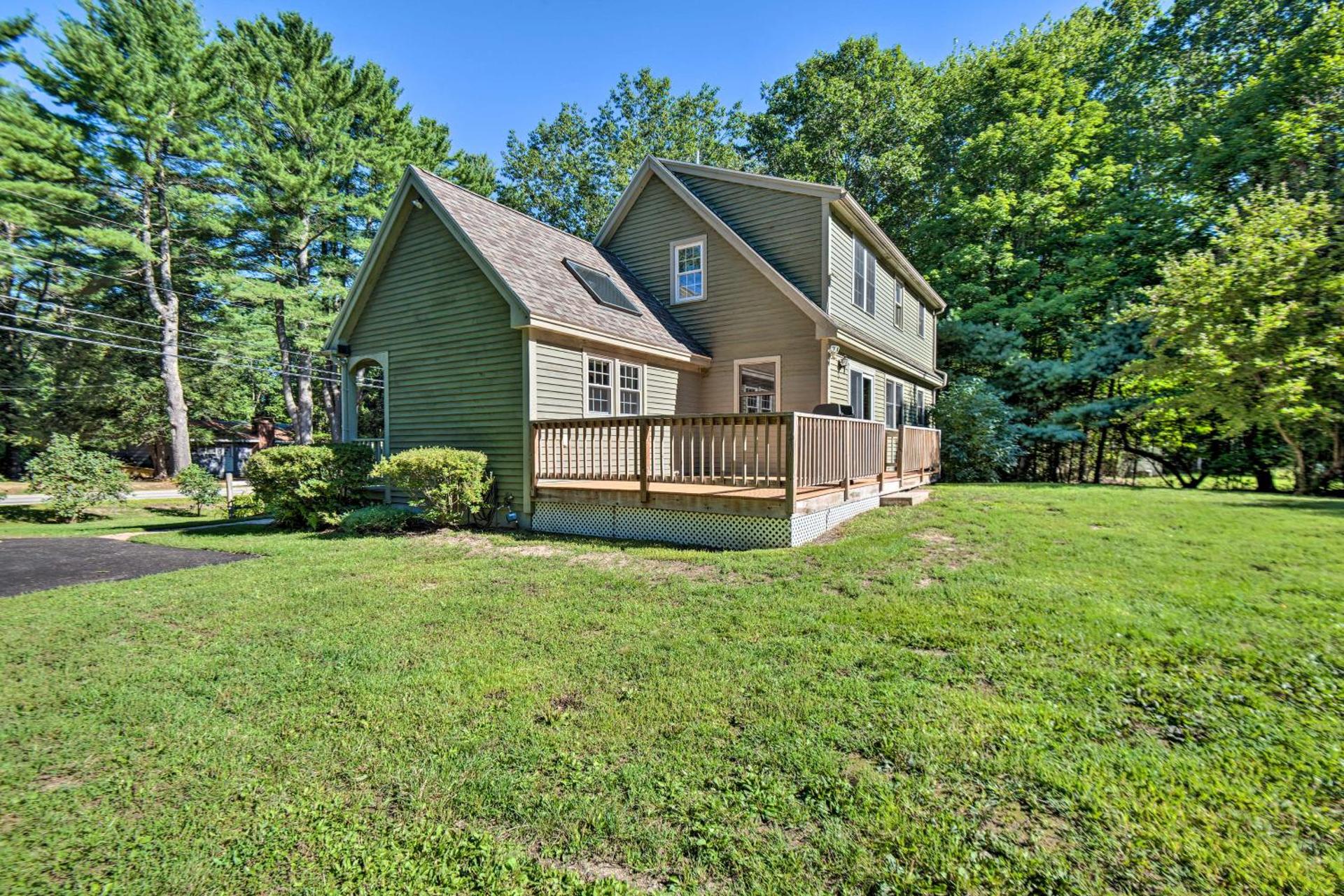 Charming Saco Home with Deck, 5 Mi to Beach!