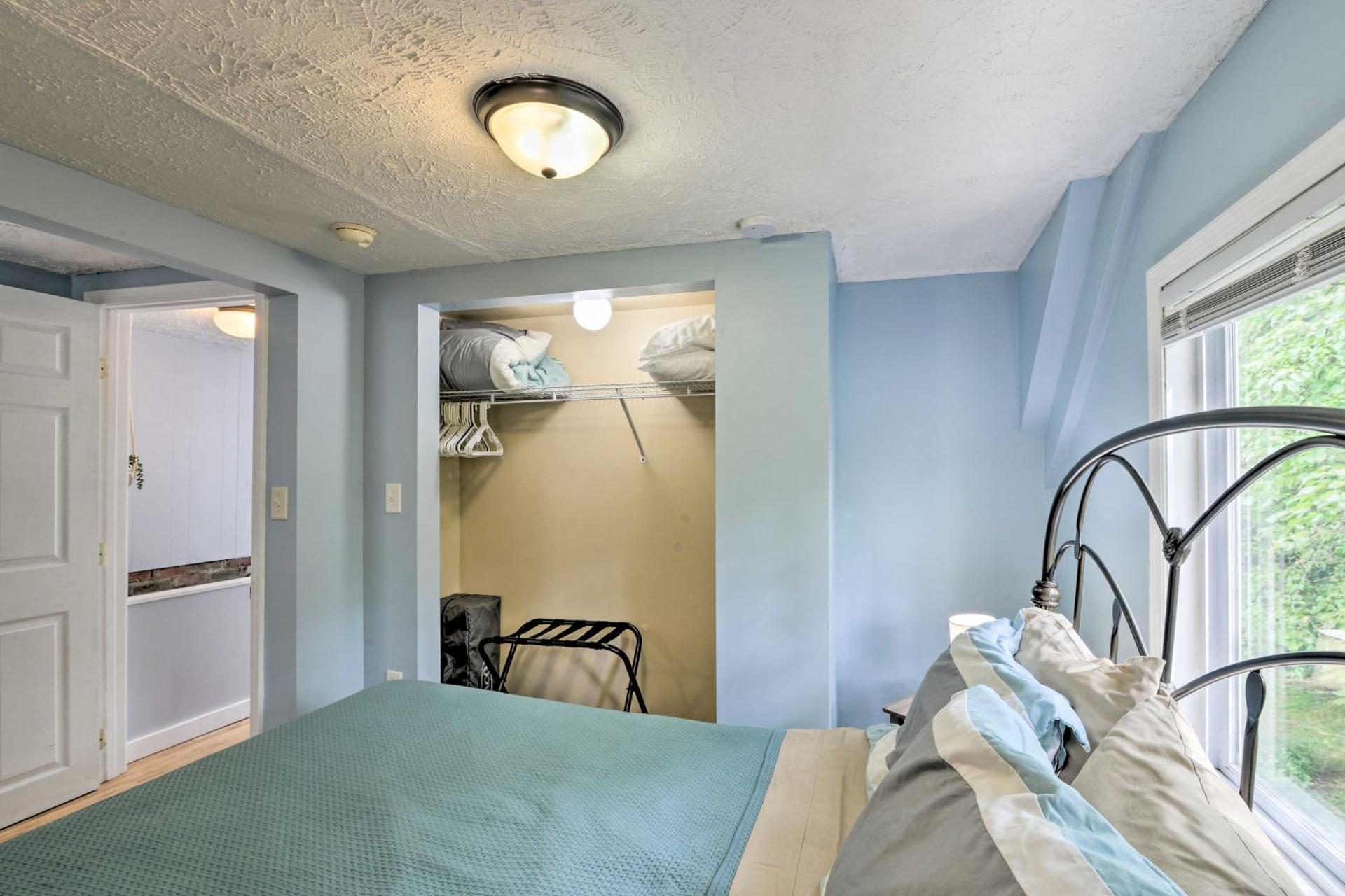 Enchanting Family House with Balcony Less Than 3 Mi to WVU!