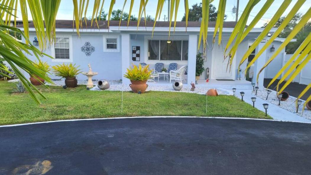 Palm Springs 3-Bedroom 2-Bath 5 Miles to the Beach
