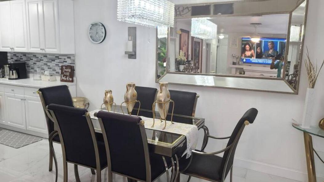 Palm Springs 3-Bedroom 2-Bath 5 Miles to the Beach