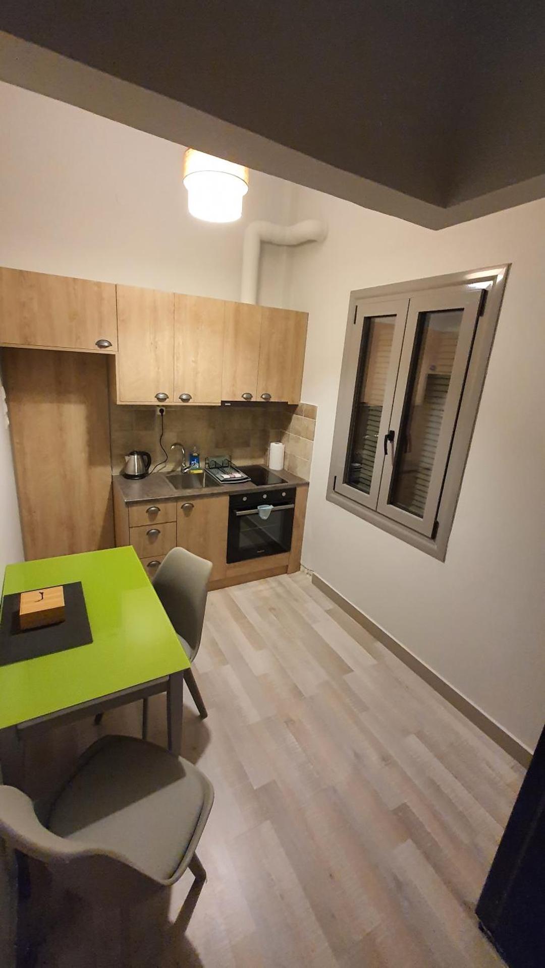 Larry's little place in the center of Gytheio